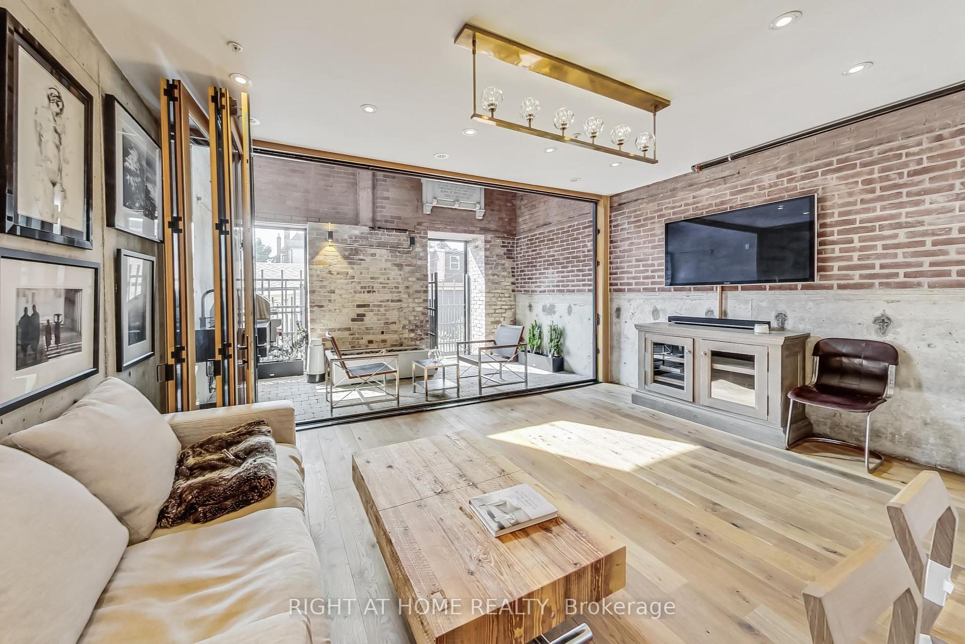 3 Bedrooms Condo at 40 Westmoreland, Toronto For sale