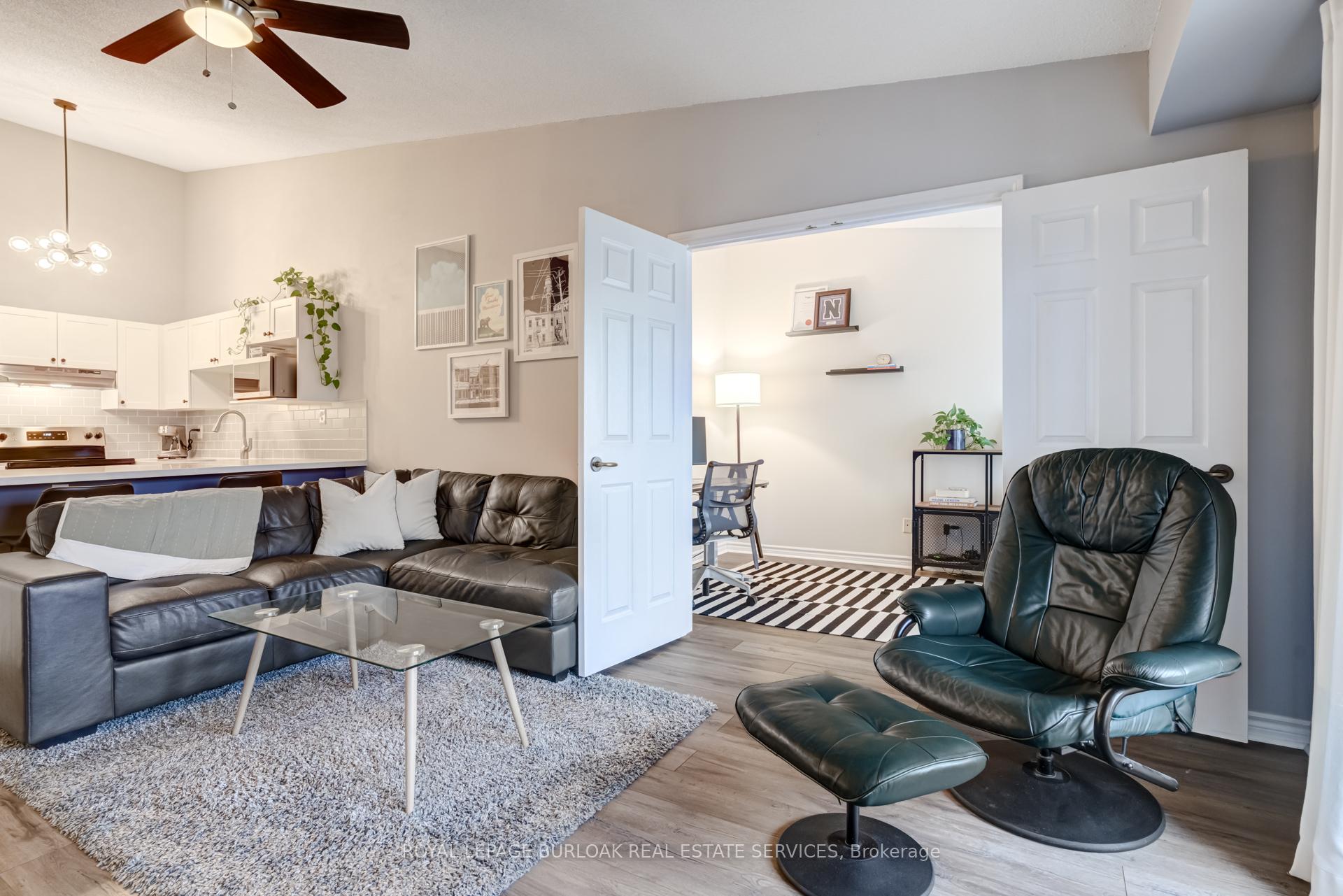 2 Bedrooms Condo at 4003 Kilmer, Burlington For sale