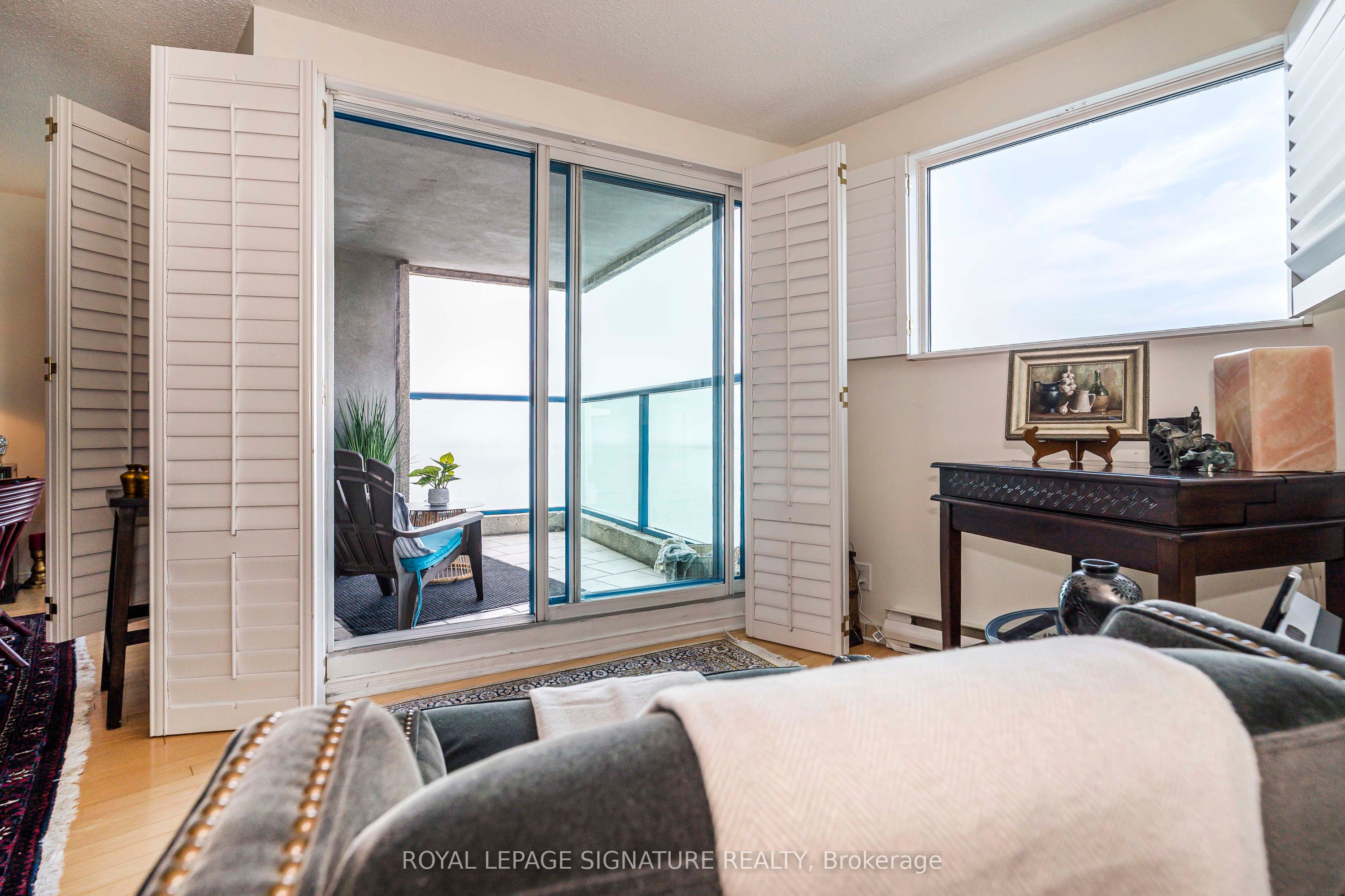 99 Harbour Square, #1812