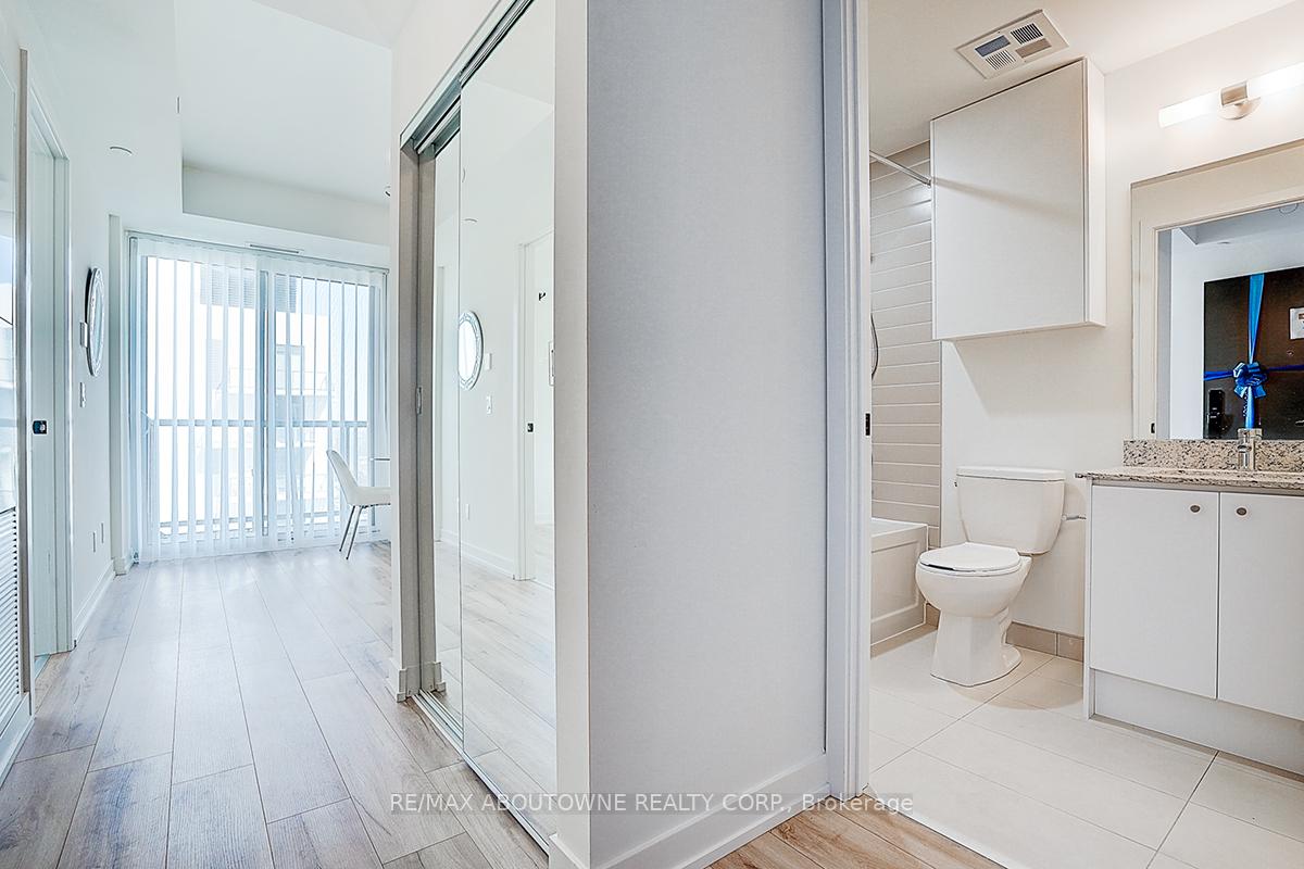 1 Bedroom Condo at 335 Wheat Boom,  Oakville For sale