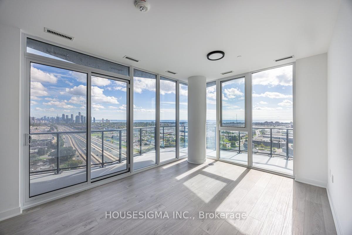 3 Bedrooms Condo at 36 Zorra,  Toronto For sale