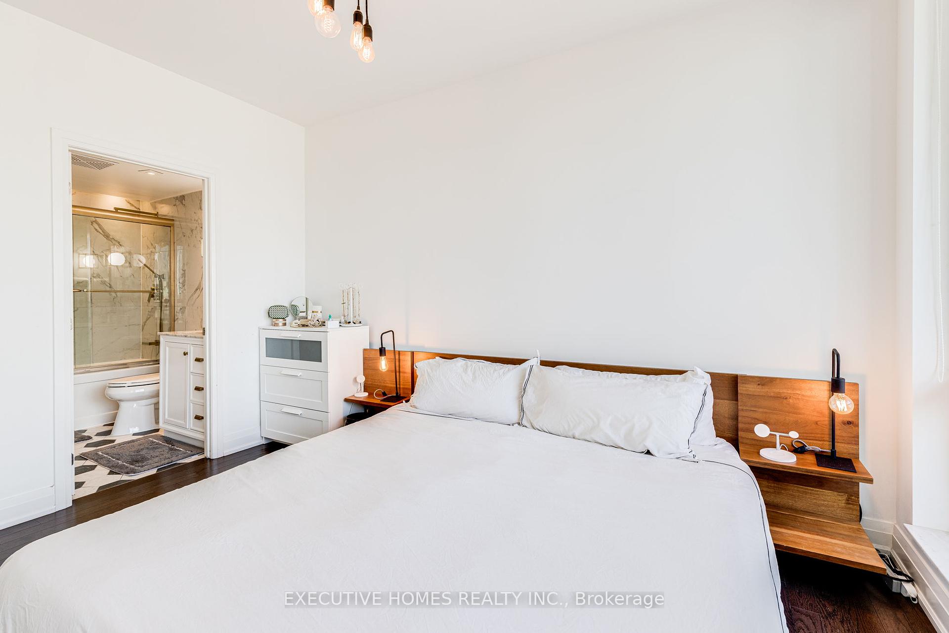 2 Bedrooms Condo at 80 John,  Toronto For sale