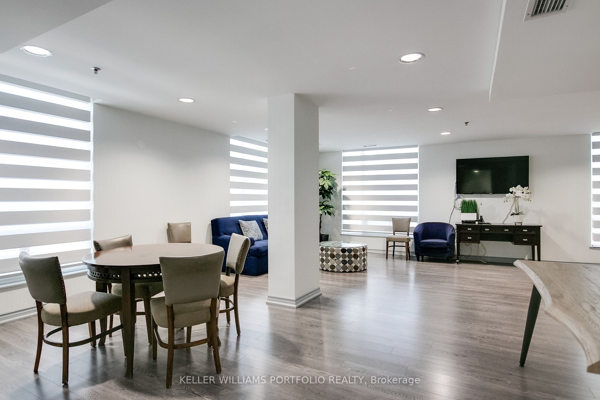 43 Eglinton Avenue E, #1009