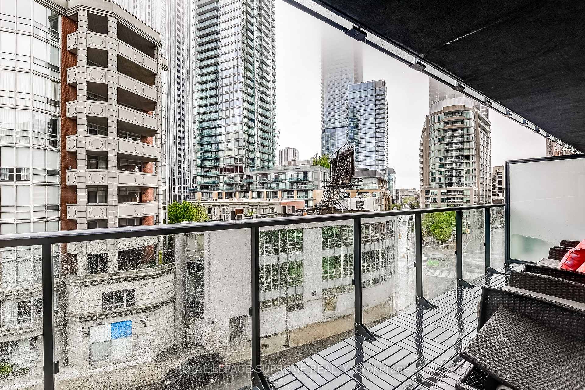 2 Bedrooms Condo at 825 Church, Toronto For sale