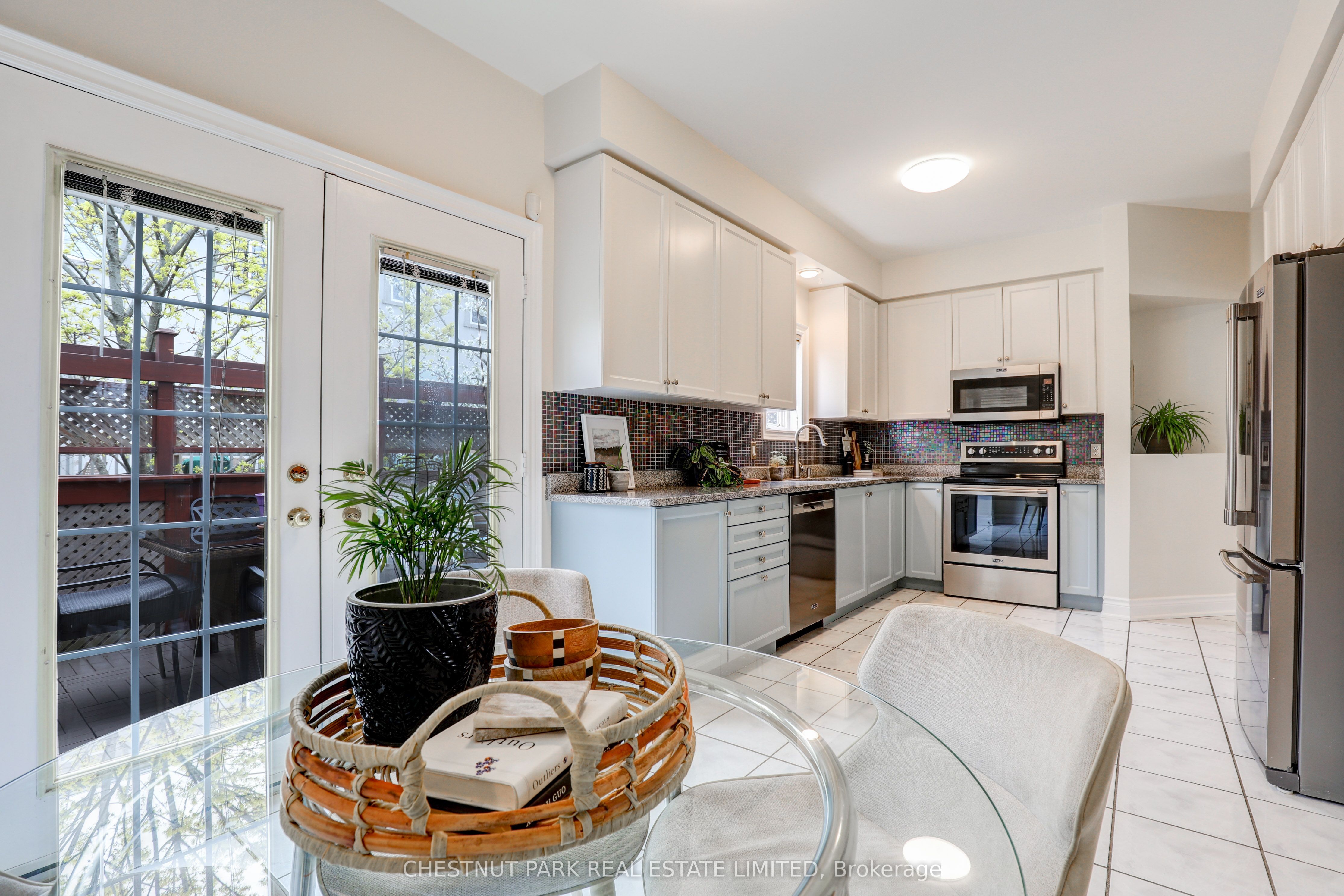 127 Barber Greene Road, Toronto, ON M3C 3Y5