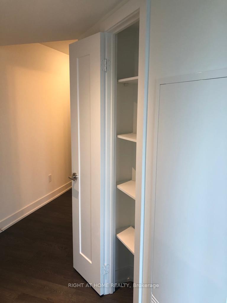 2 Bedrooms Condo at 7 Mabelle,  Toronto For sale