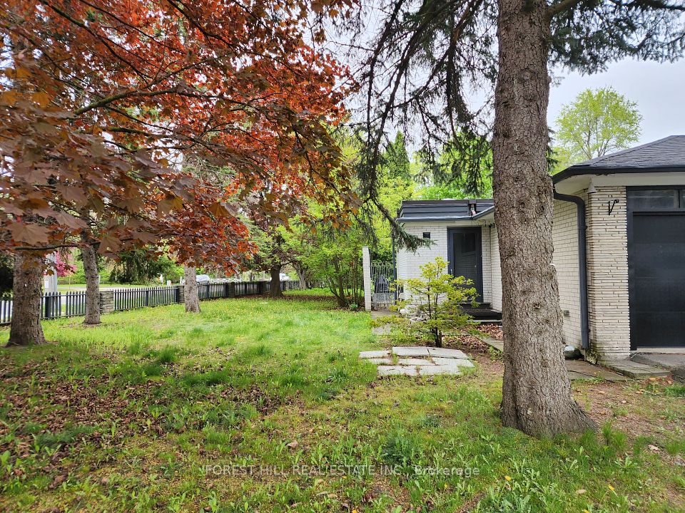 93 York Road, Toronto, ON M2L 1H9