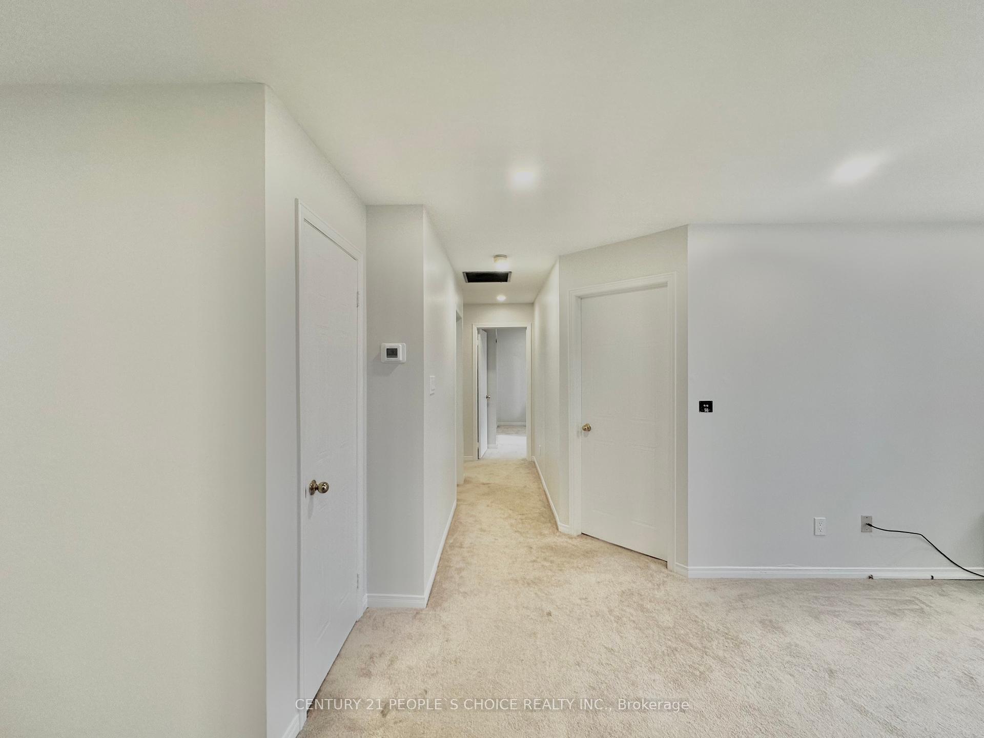3 Bedrooms Condo at 2530 Northampton, Burlington For sale