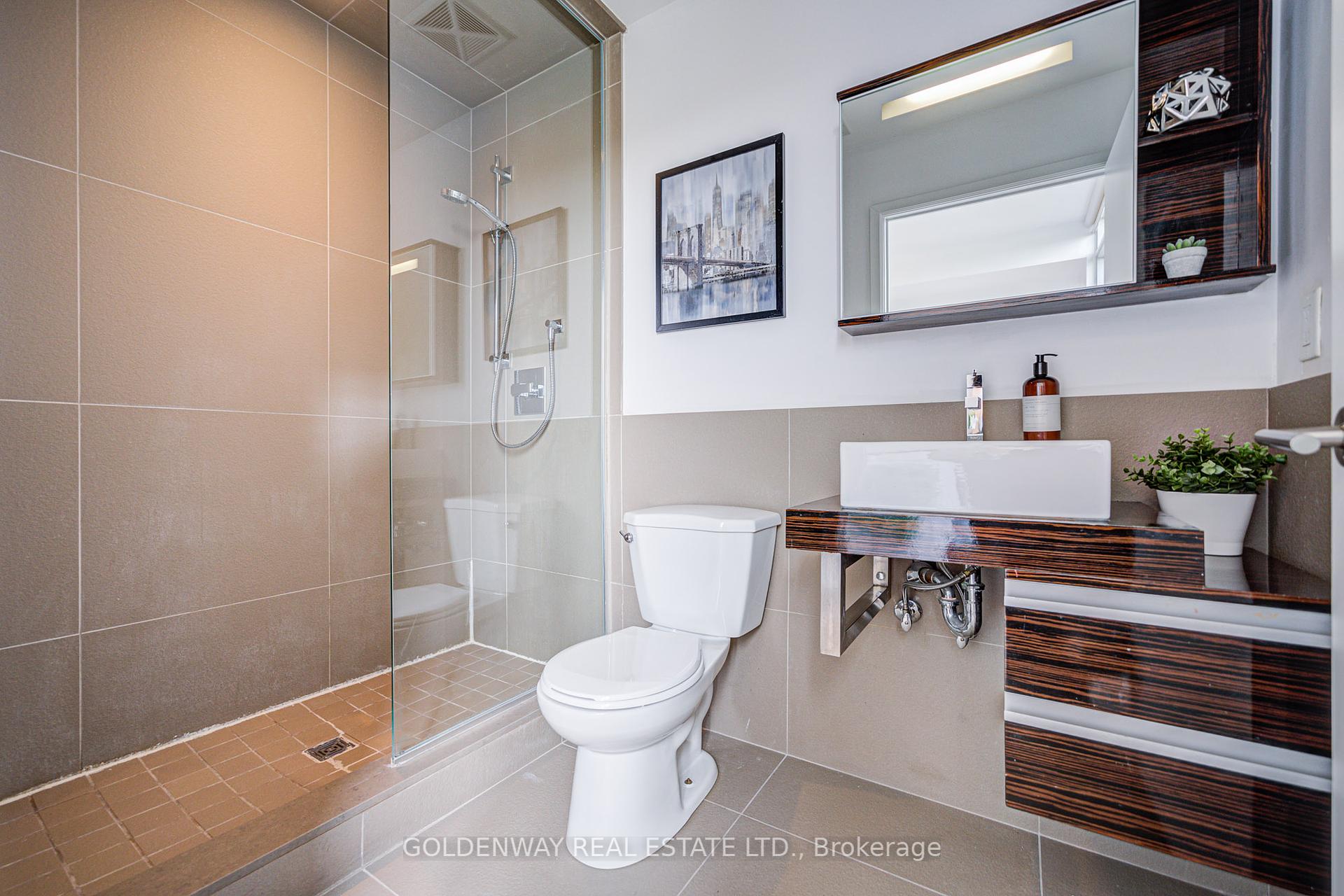 2 Bedrooms Condo at 676 Sheppard, Toronto For sale