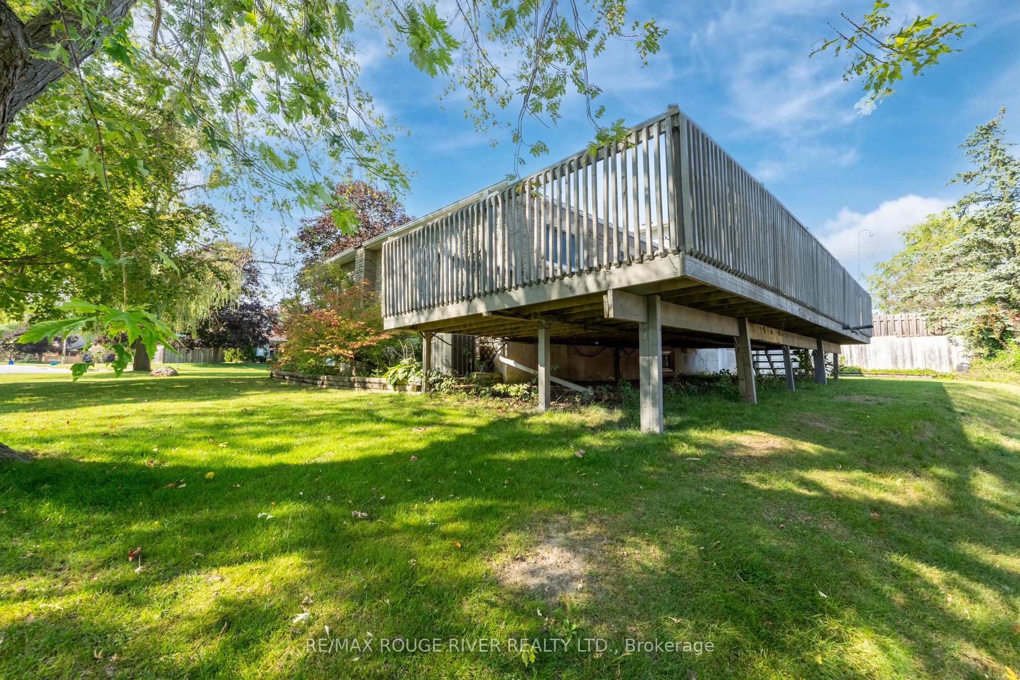 1 Applewood Crescent