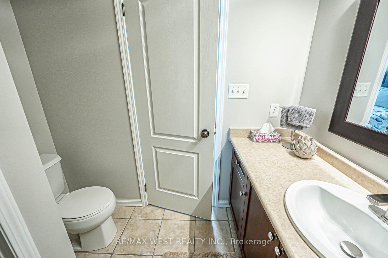 3 Bedrooms Condo at 3050 Rotary, Burlington For sale