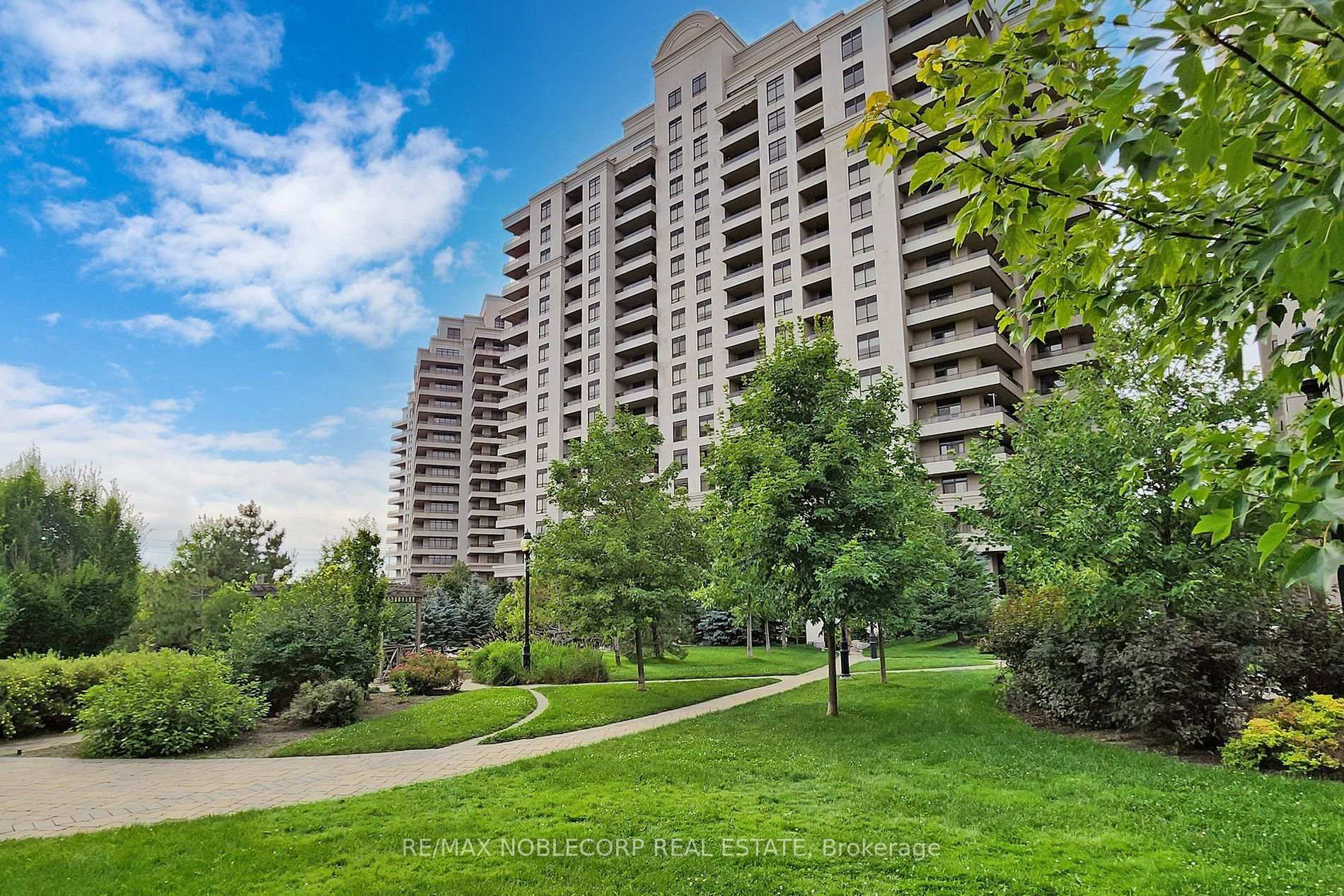 2 Bedrooms Condo at 9245 Jane, Vaughan For sale