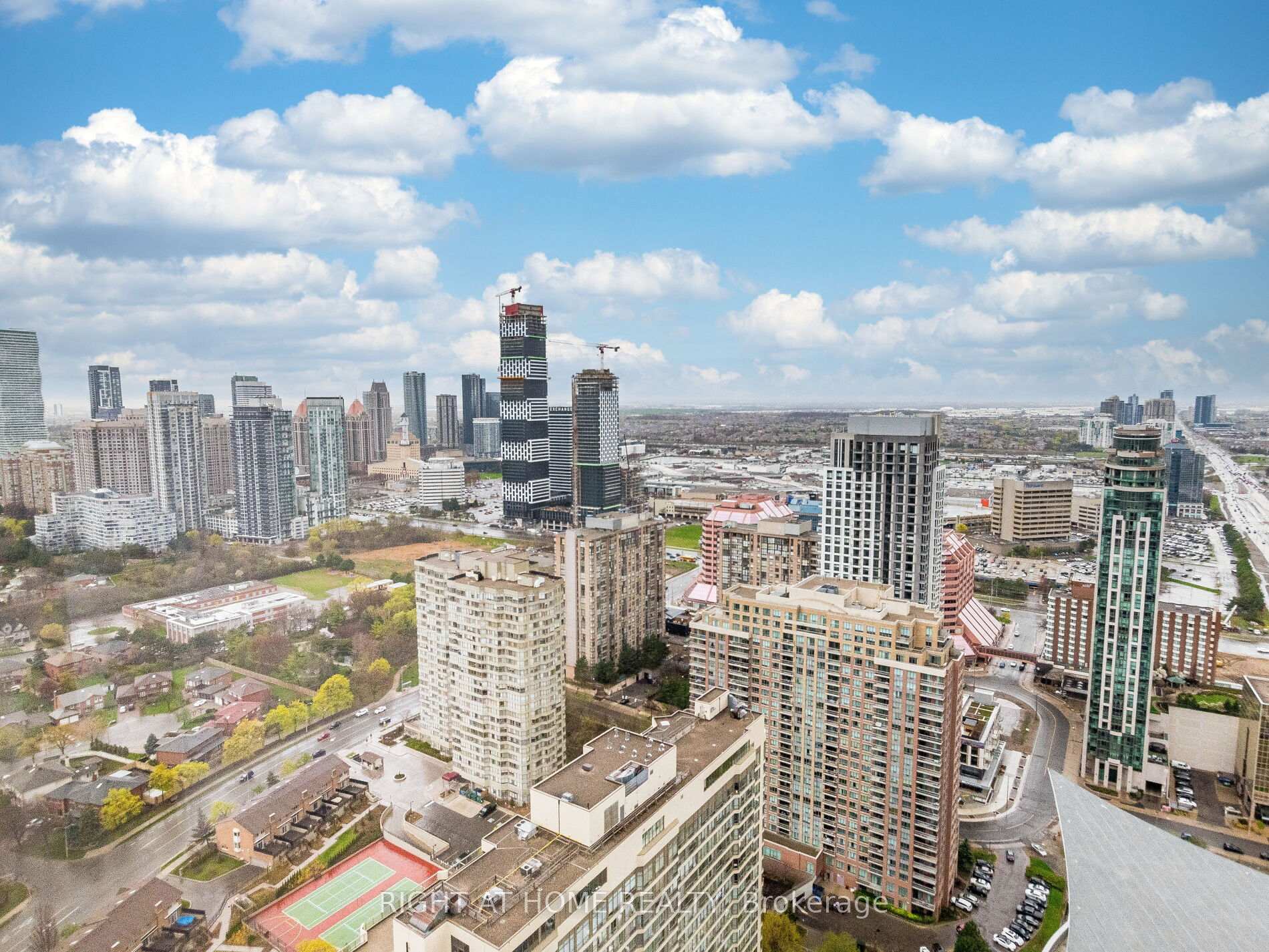2 Bedrooms Condo at 30 Elm,  Mississauga For sale
