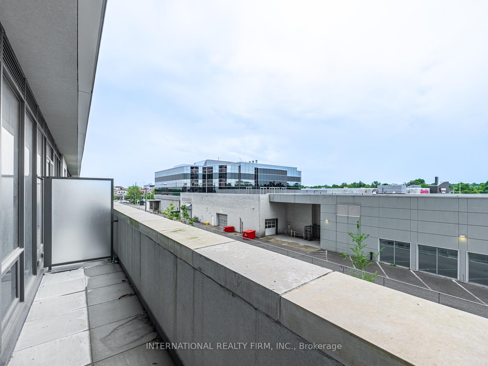 2 Bedrooms Condo at 33 Frederick Todd, Toronto For sale