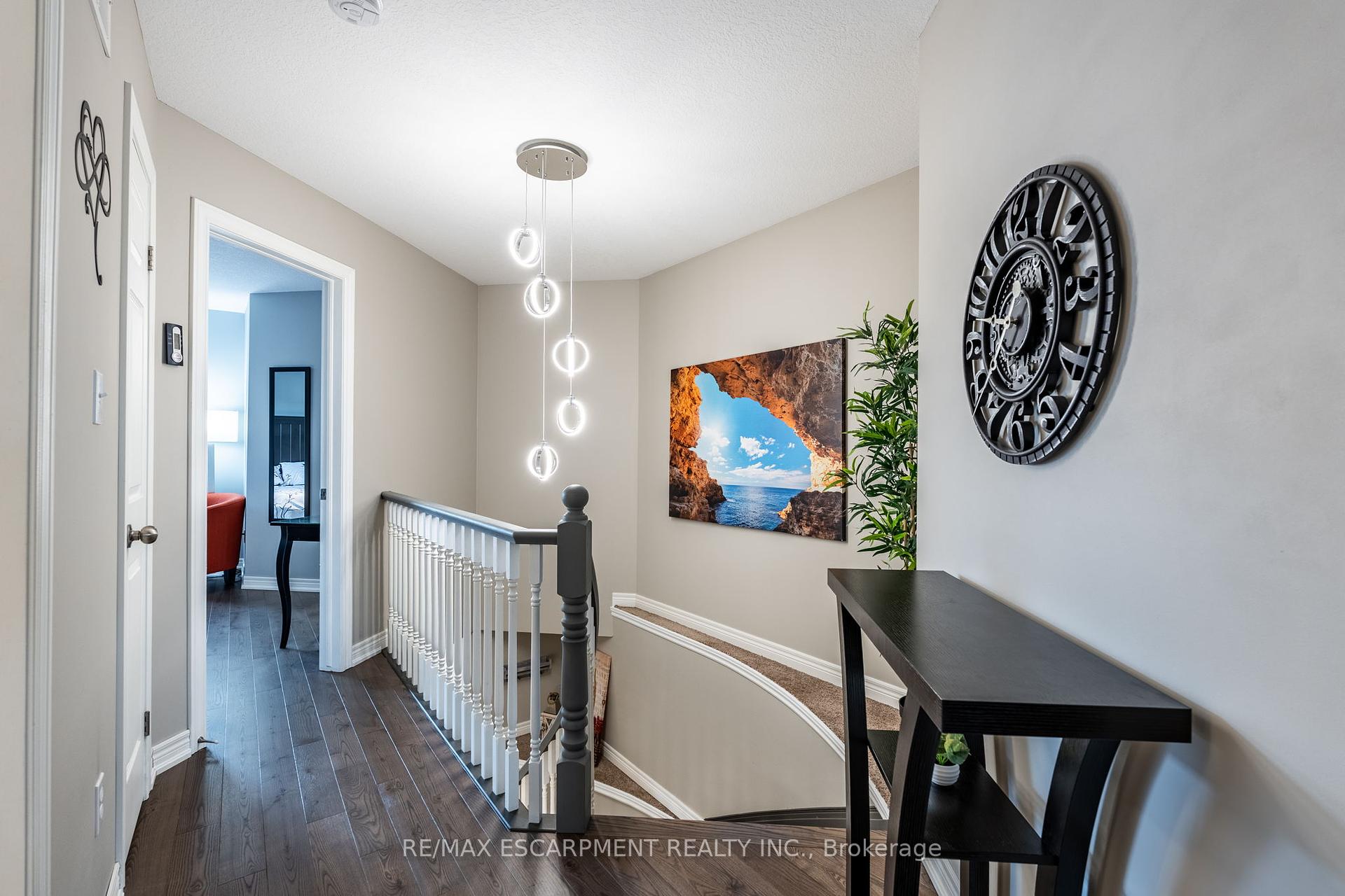 3 Bedrooms Condo at 1461 Upper Gage, Hamilton For sale