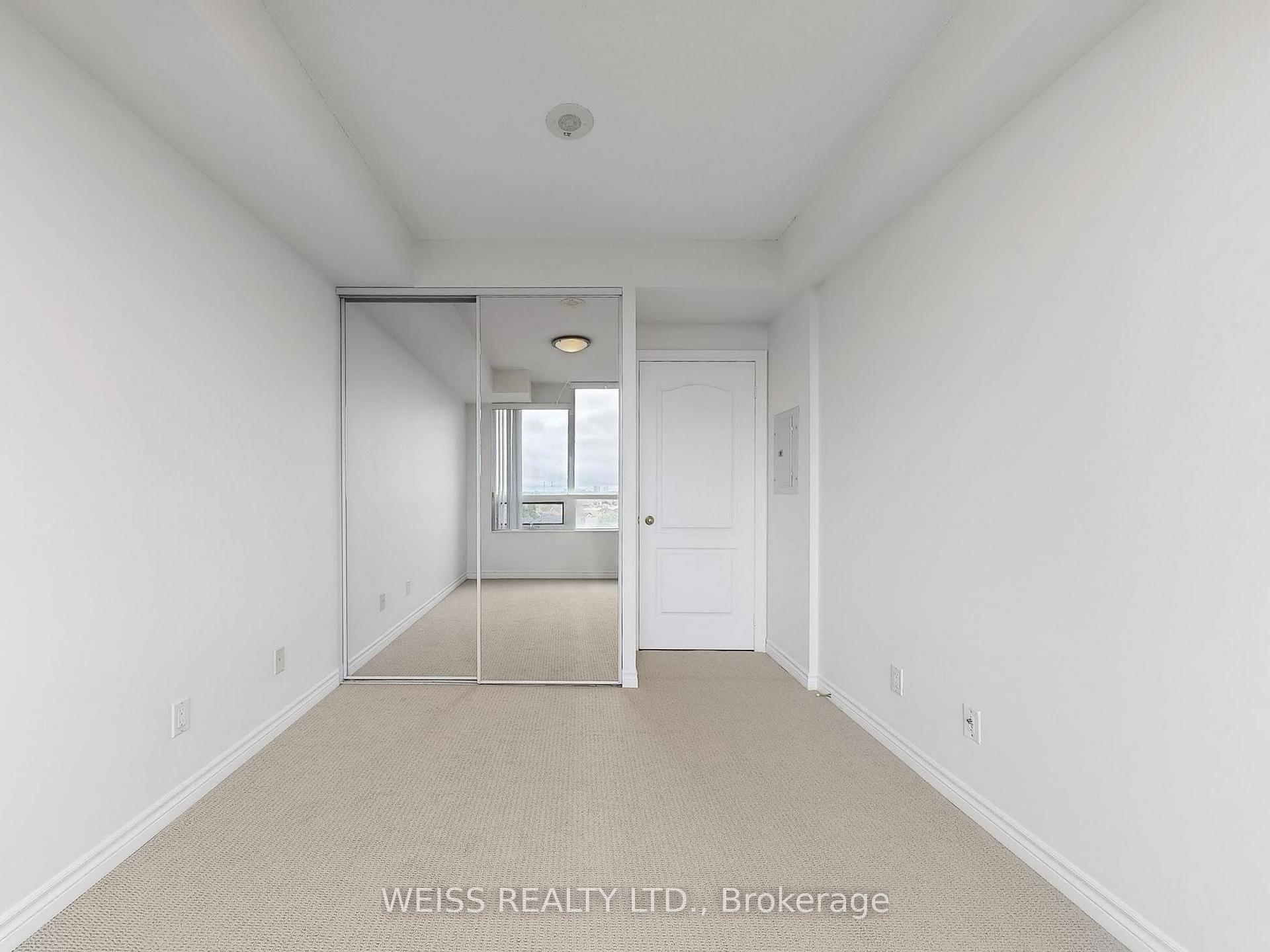 3 Bedrooms Condo at 88 Promenade, Vaughan For sale