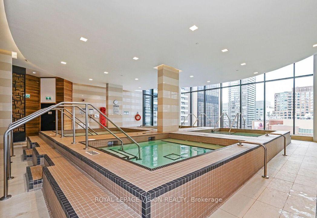2 Bedrooms Condo at 501 Yonge, Toronto For sale
