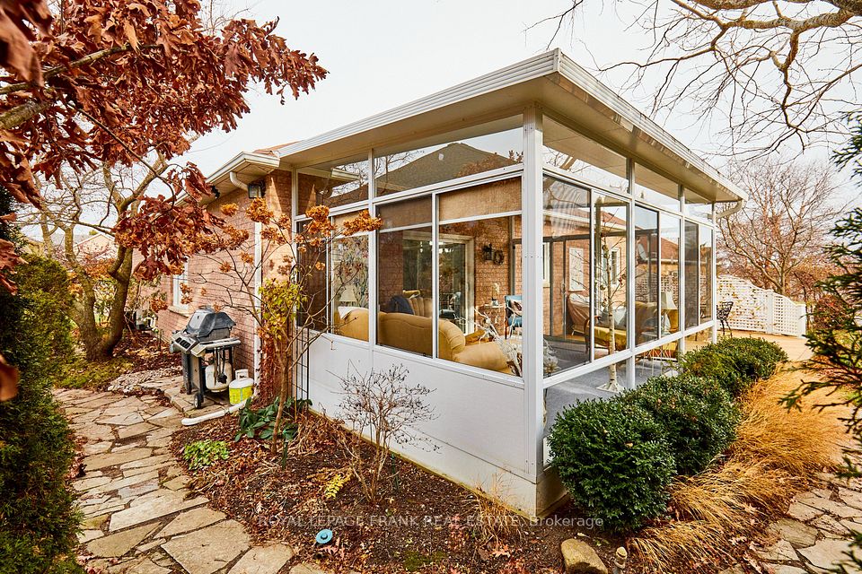 Beautiful 3 Season Sunroom