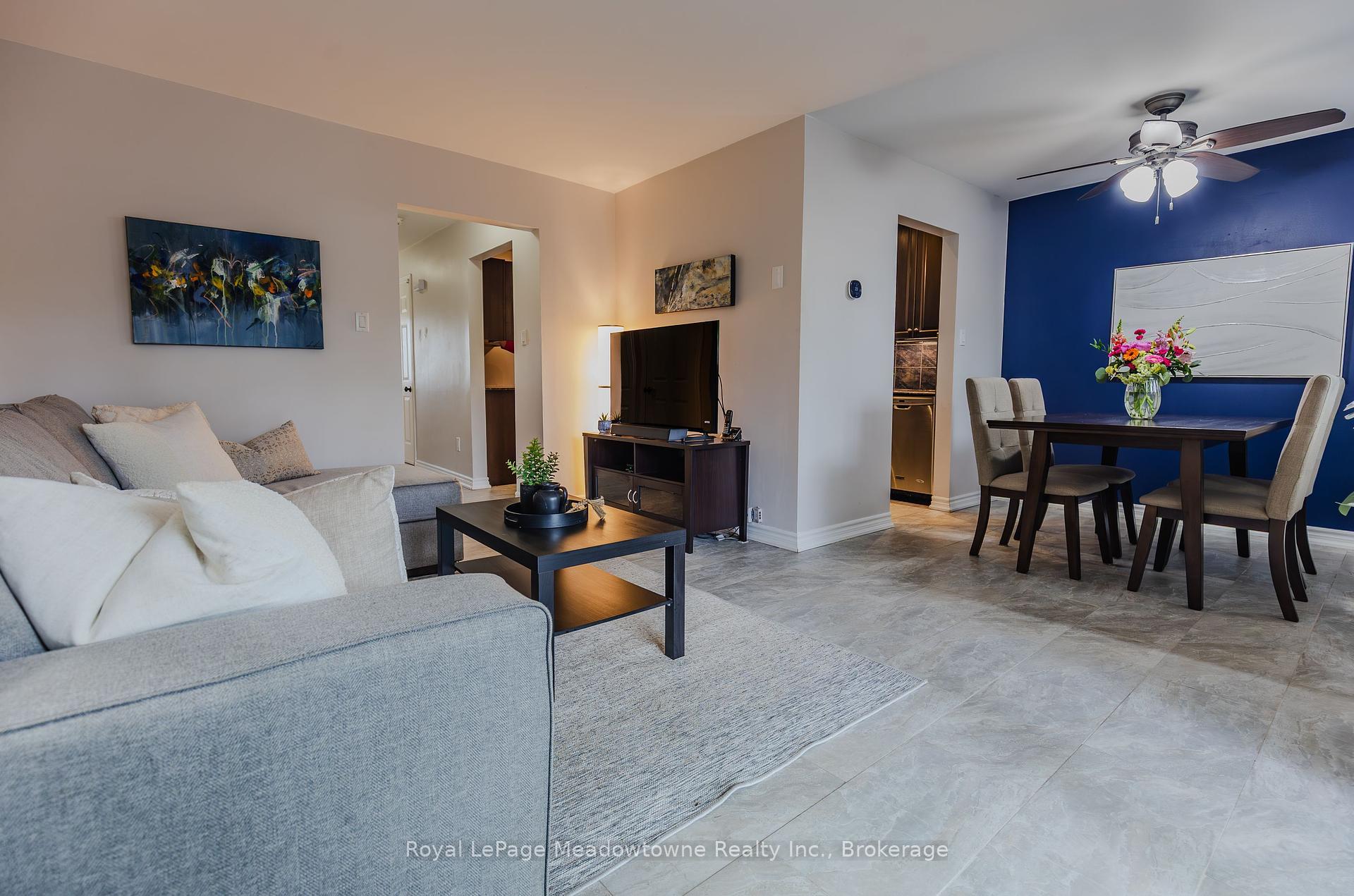 3 Bedrooms Condo at 6240 Montevideo, Mississauga For sale