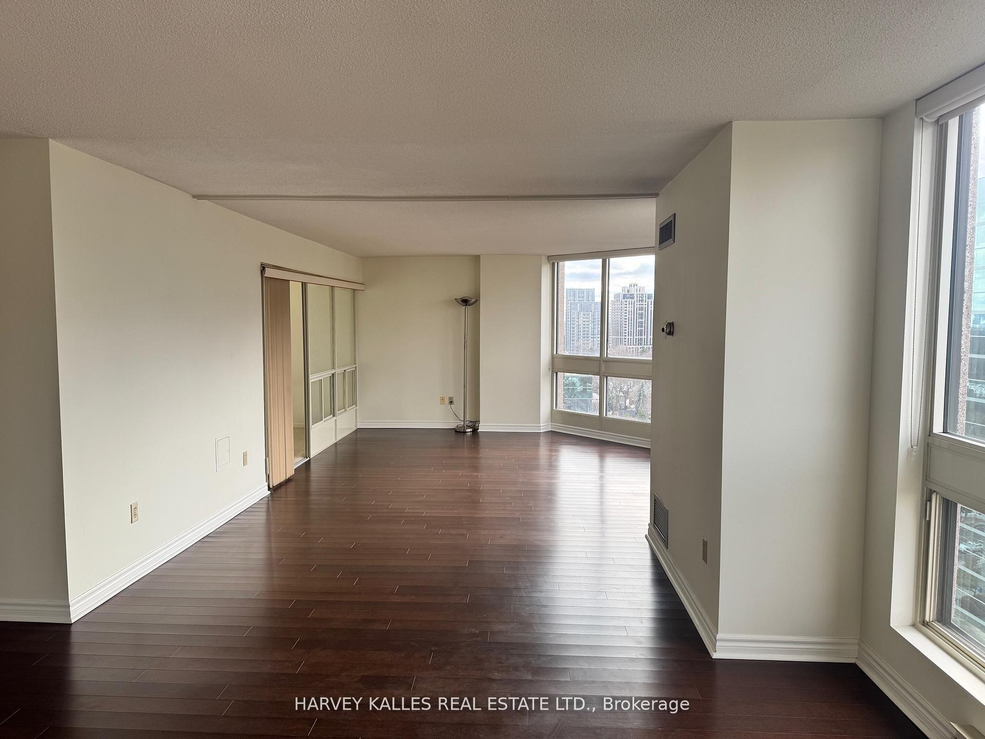 2 Bedrooms Condo at 5 Kenneth, Toronto For sale