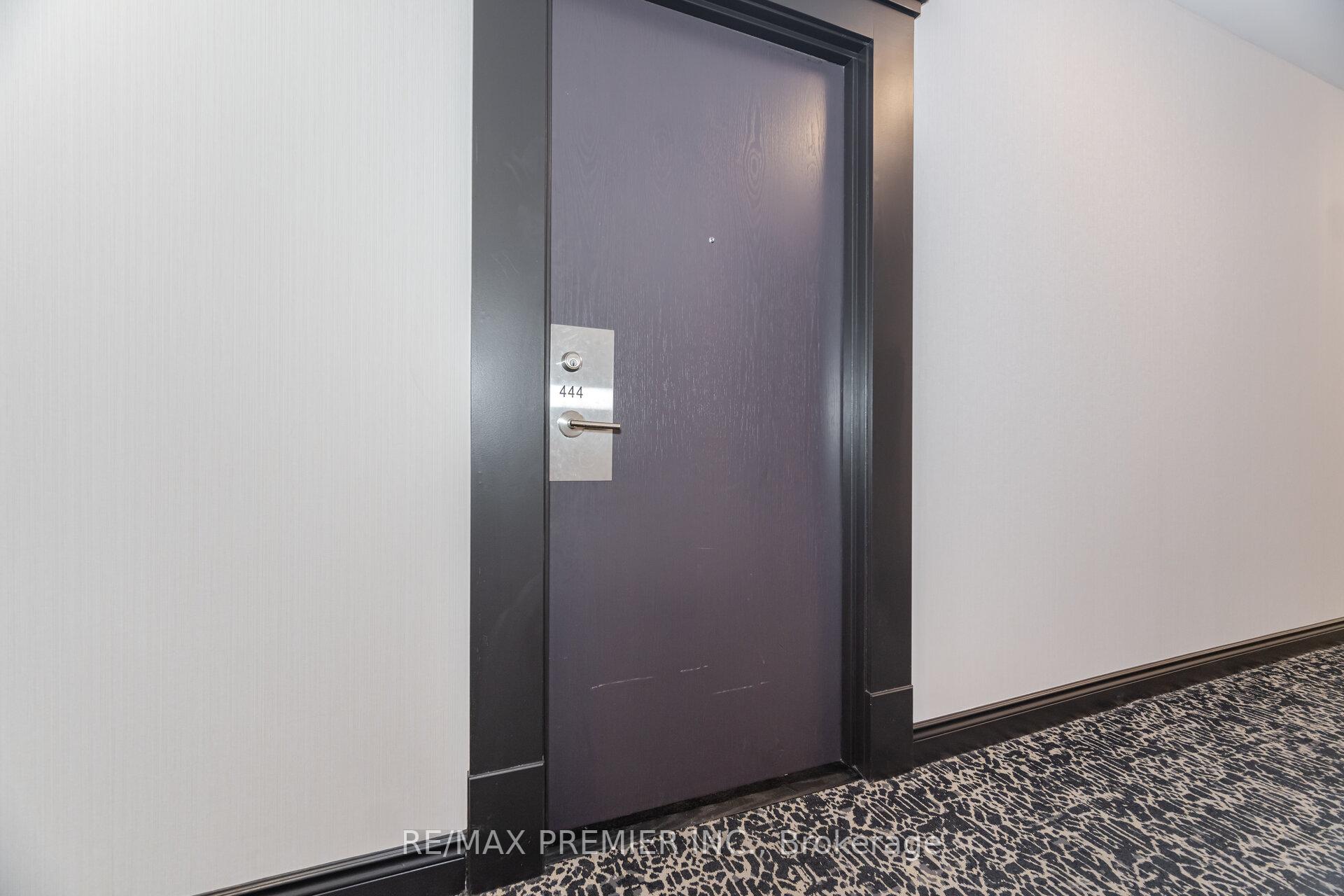 1 Bedroom Condo at 281 Woodbridge,  Vaughan For sale