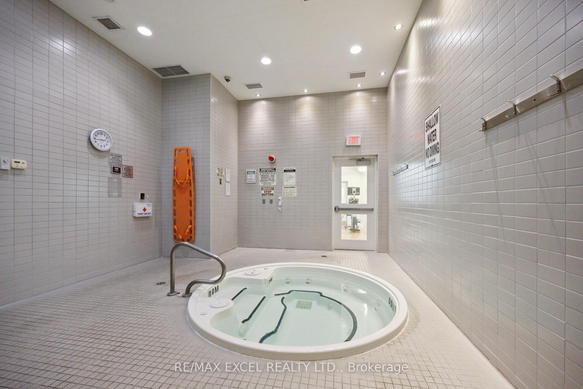 2 Bedrooms Condo at 90 Stadium, Toronto For sale