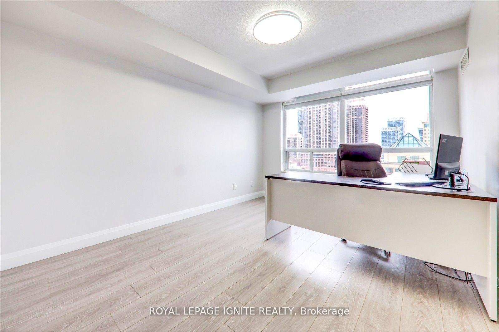 2 Bedrooms Condo at 310 Burnhamthorpe,  Mississauga For sale