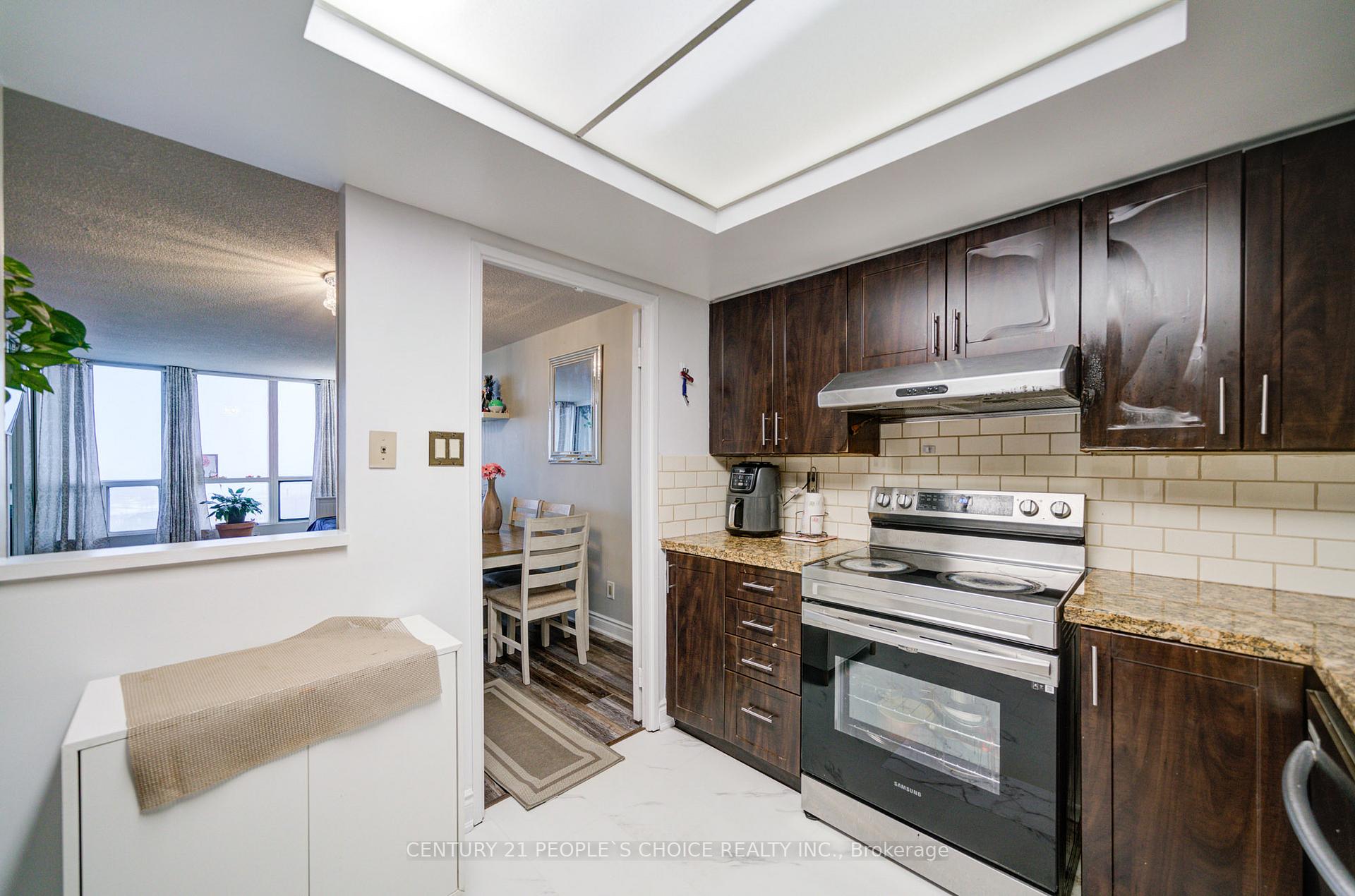 3 Bedrooms Condo at 4460 Tucana, Mississauga For sale