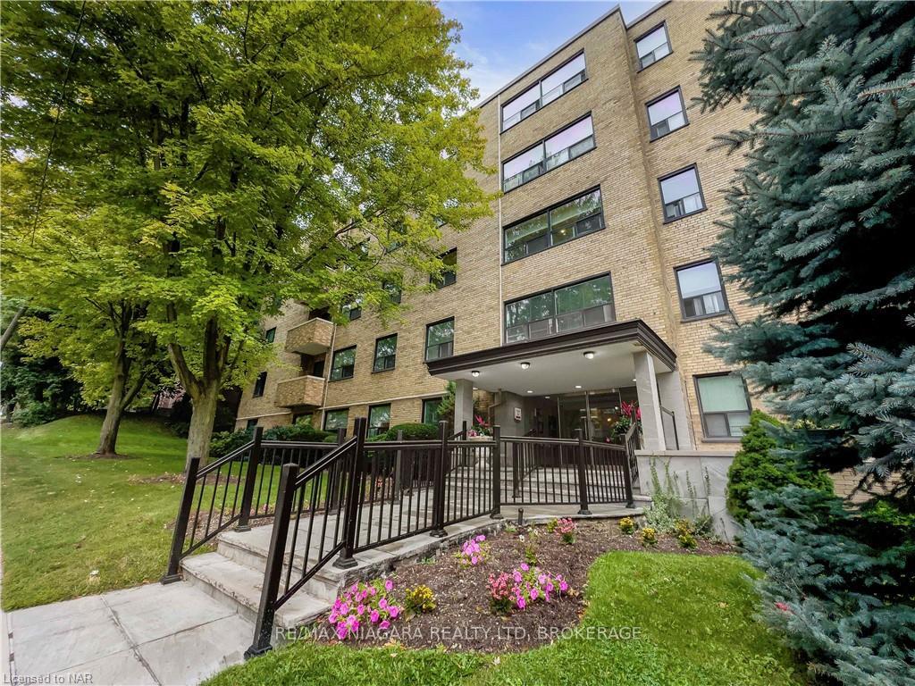 1 Bedroom Condo at 2 RIDELLE, Toronto For sale