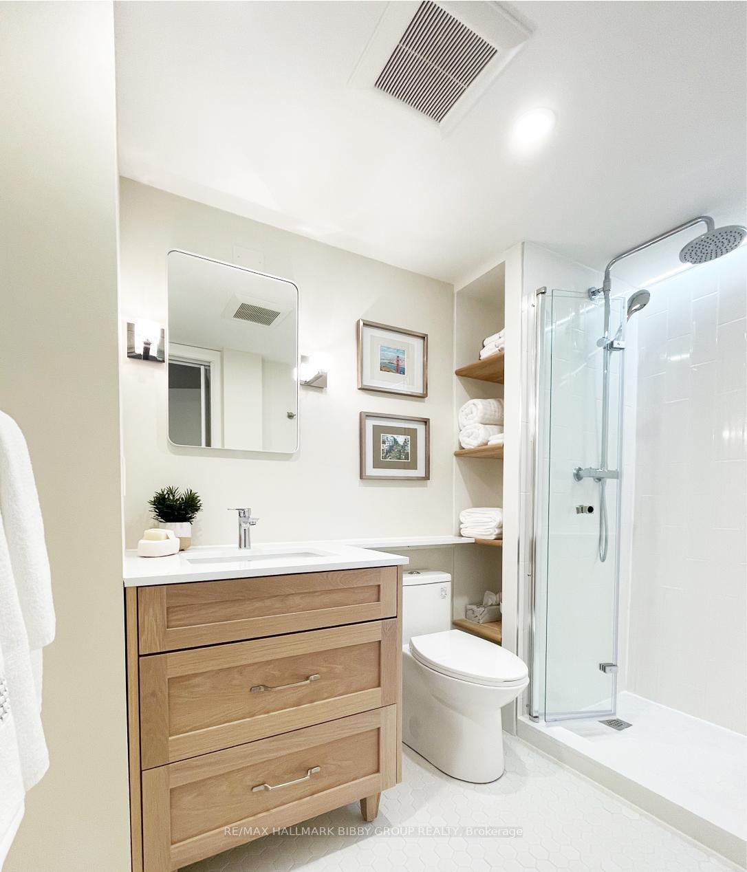 2 Bedrooms Condo at 954 King, Toronto For sale