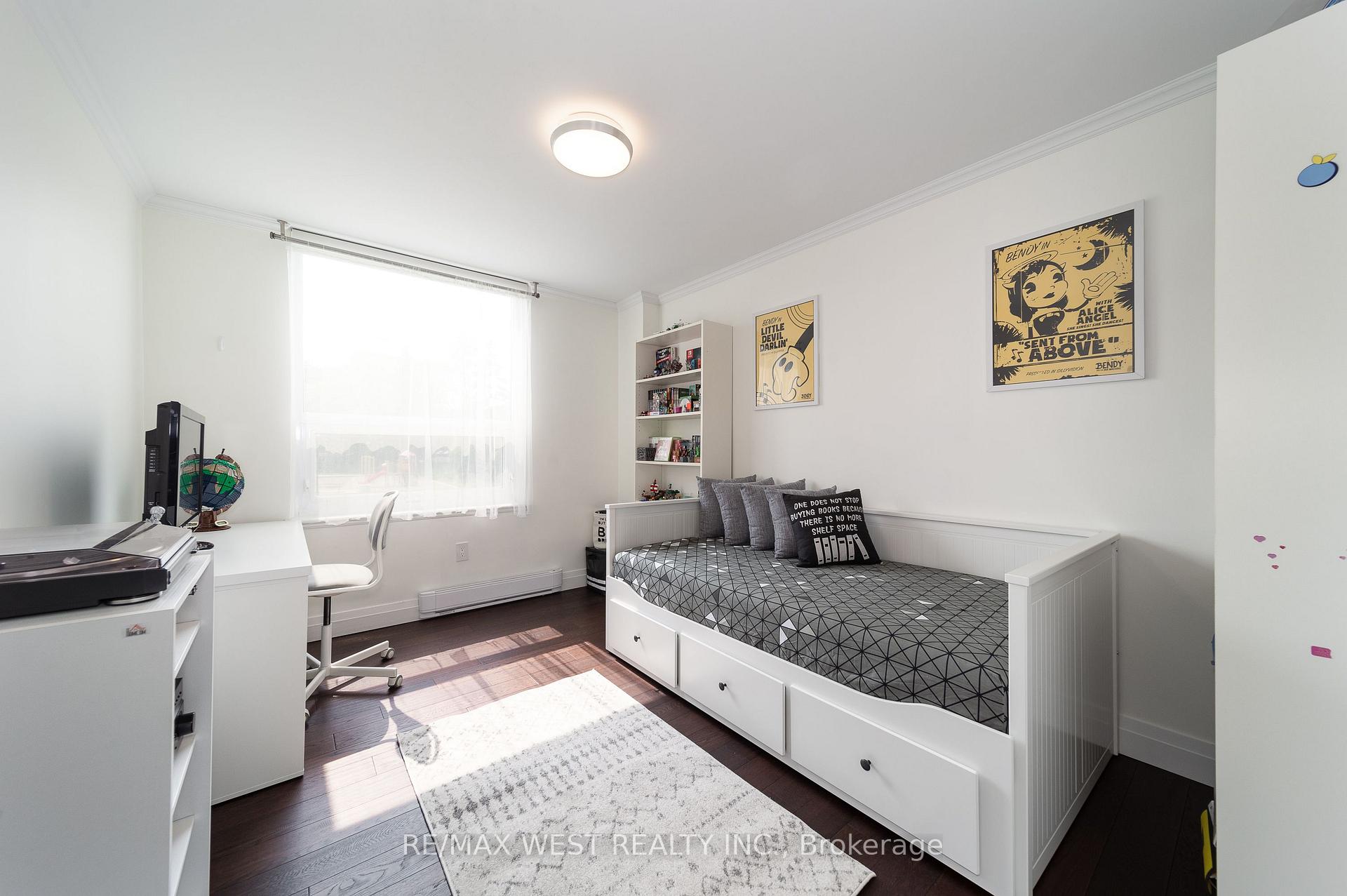 4 Bedrooms Condo at 61 Richview, Toronto For sale