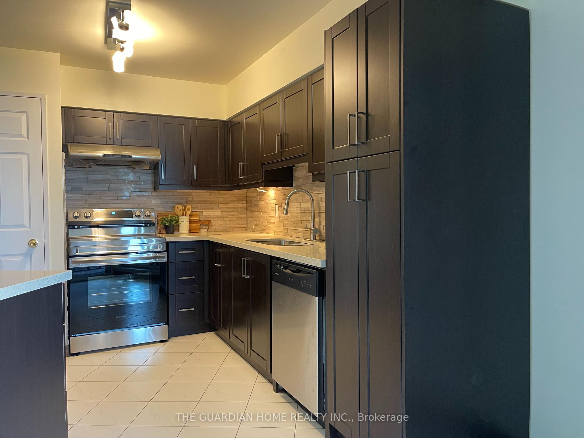 3 Bedrooms Condo at 175 bamburgh, Toronto For sale