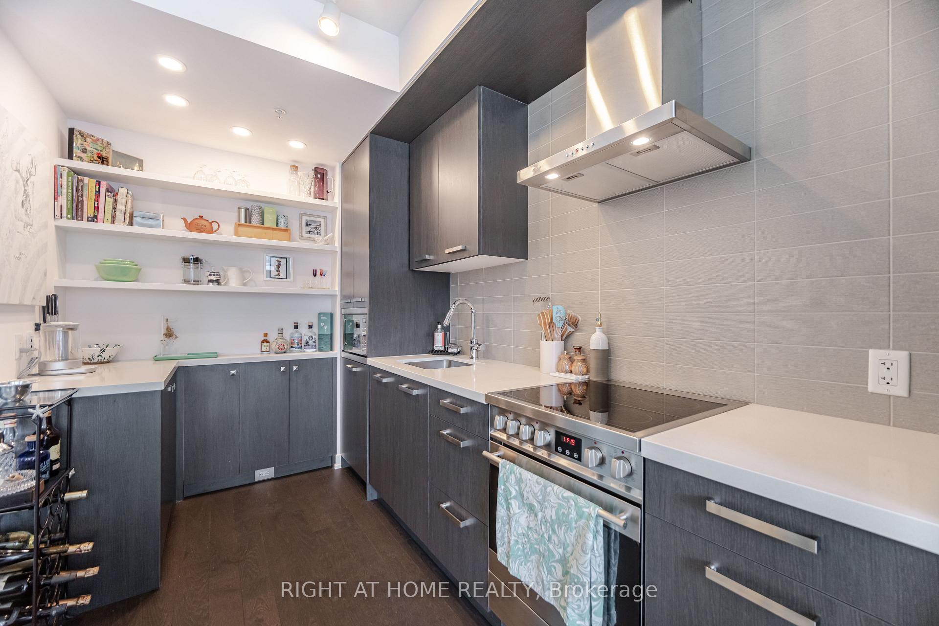 1 Bedroom Condo at 455 Front, Toronto For sale
