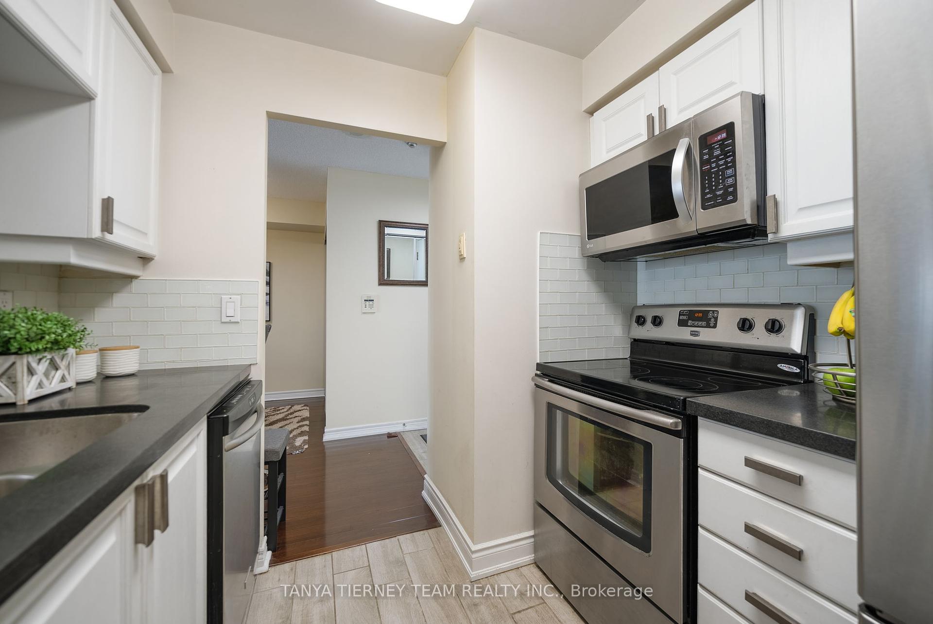 2 Bedrooms Condo at 68 Corporate, Toronto For sale