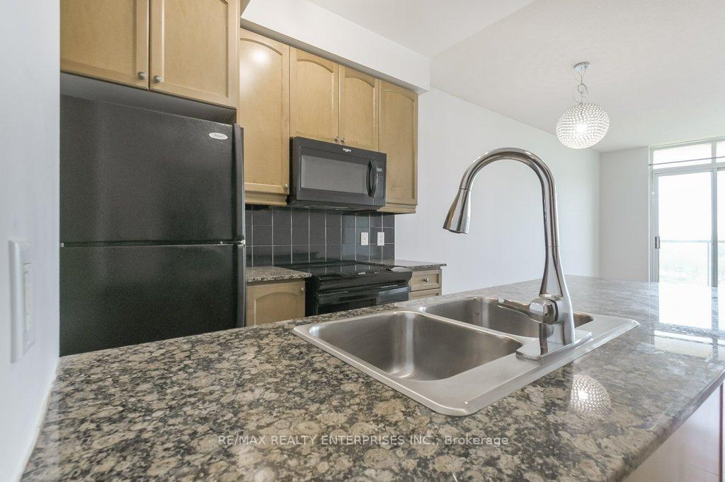 2 Bedrooms Condo at 80 Absolute, Mississauga For sale