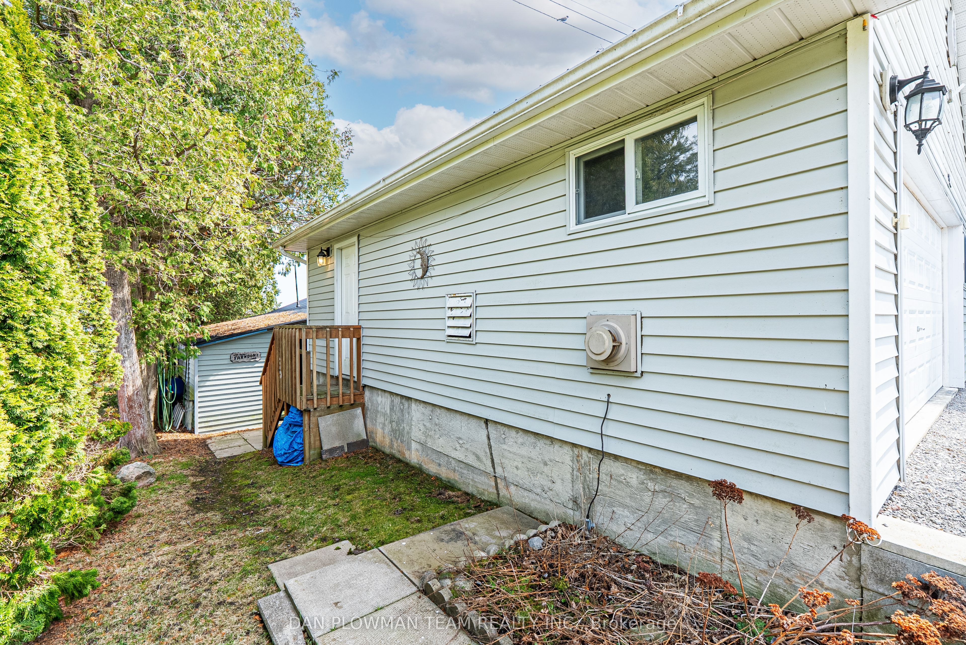 32 Beach Road