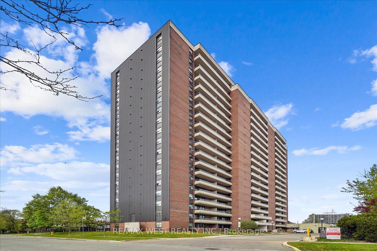 3 Bedrooms Condo at 15 Torrance, Toronto For sale