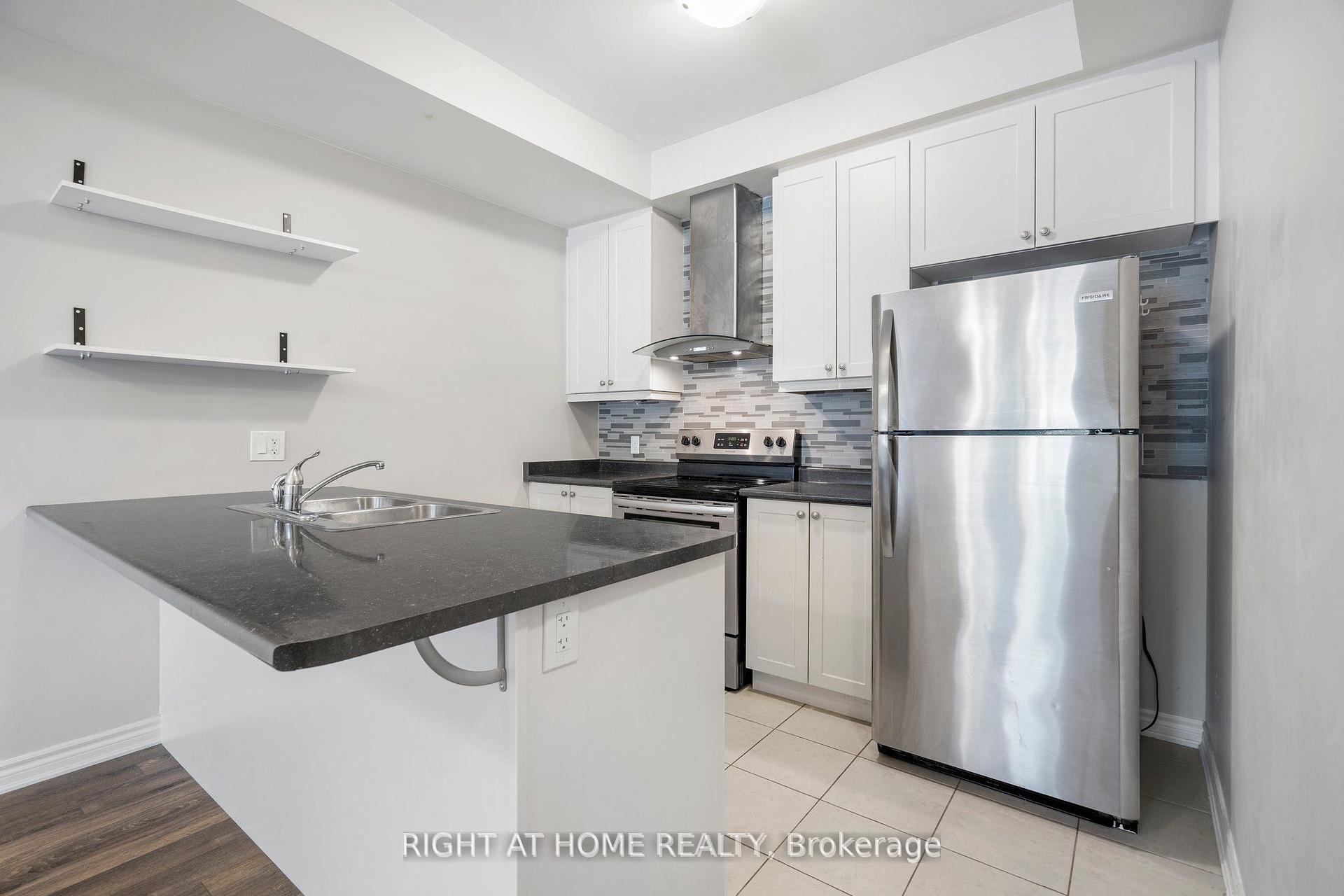 3 Bedrooms Condo at 25 Heron Park, Toronto For sale
