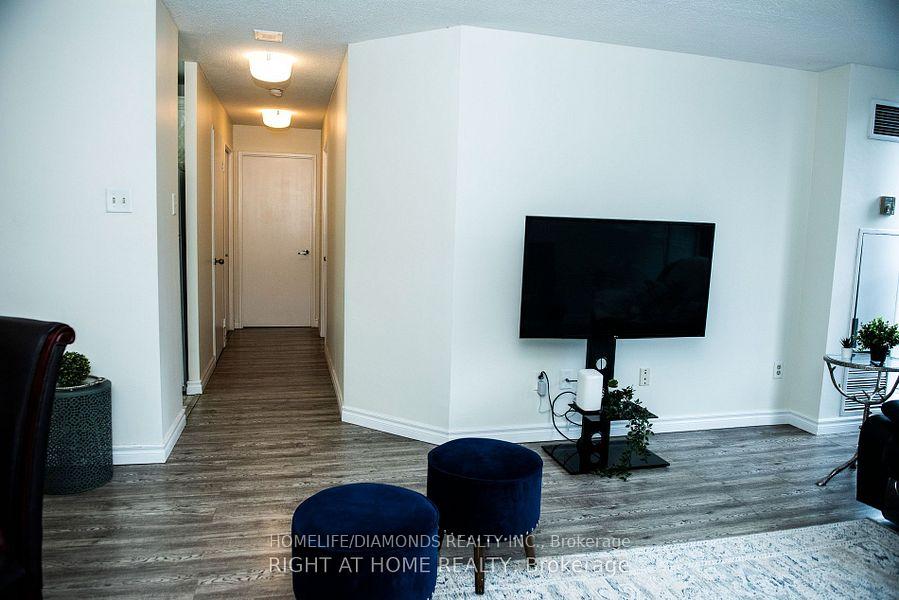 2 Bedrooms Condo at 4205 SHIPP,  Mississauga For sale