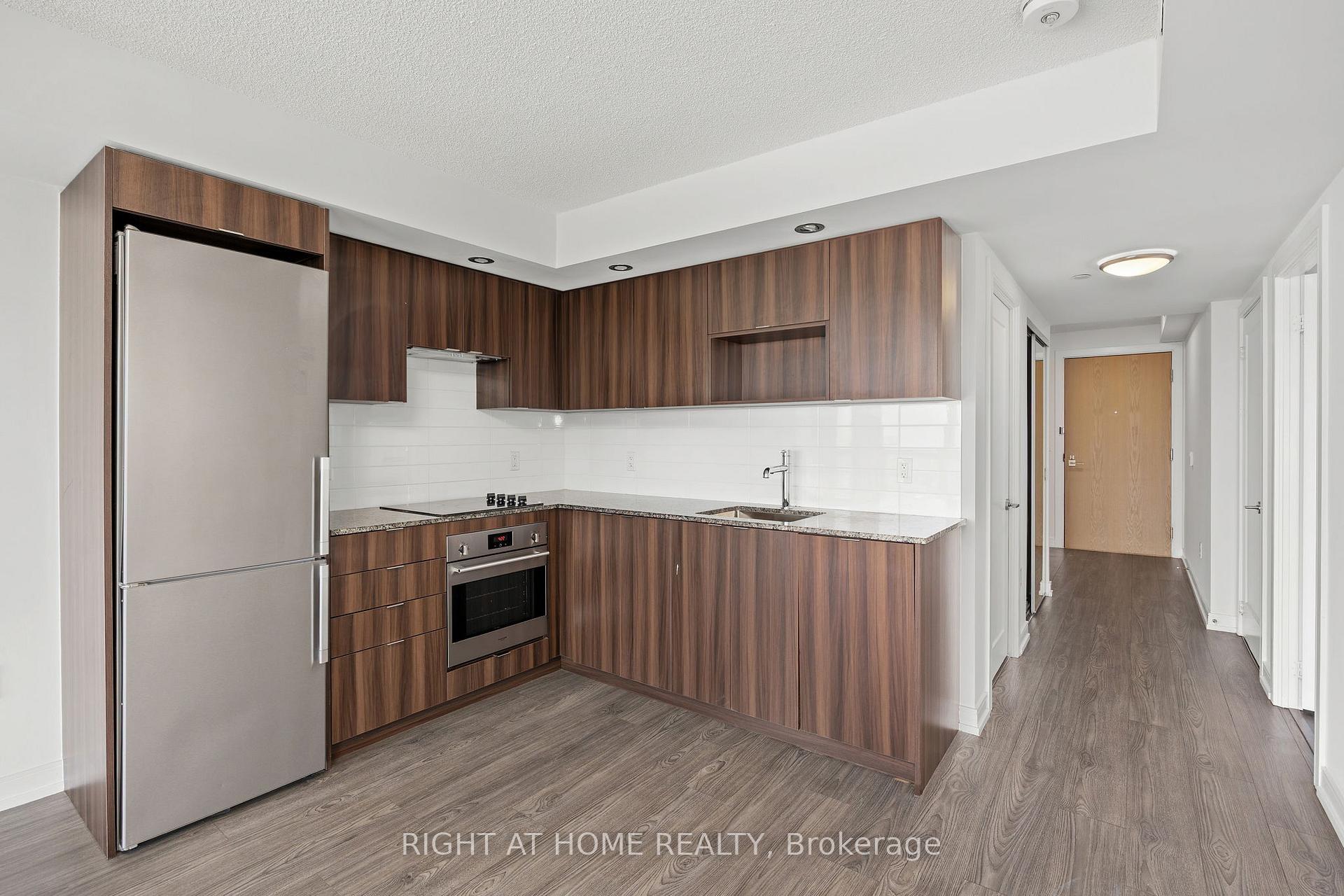 2 Bedrooms Condo at 225 Village Green, Toronto For sale