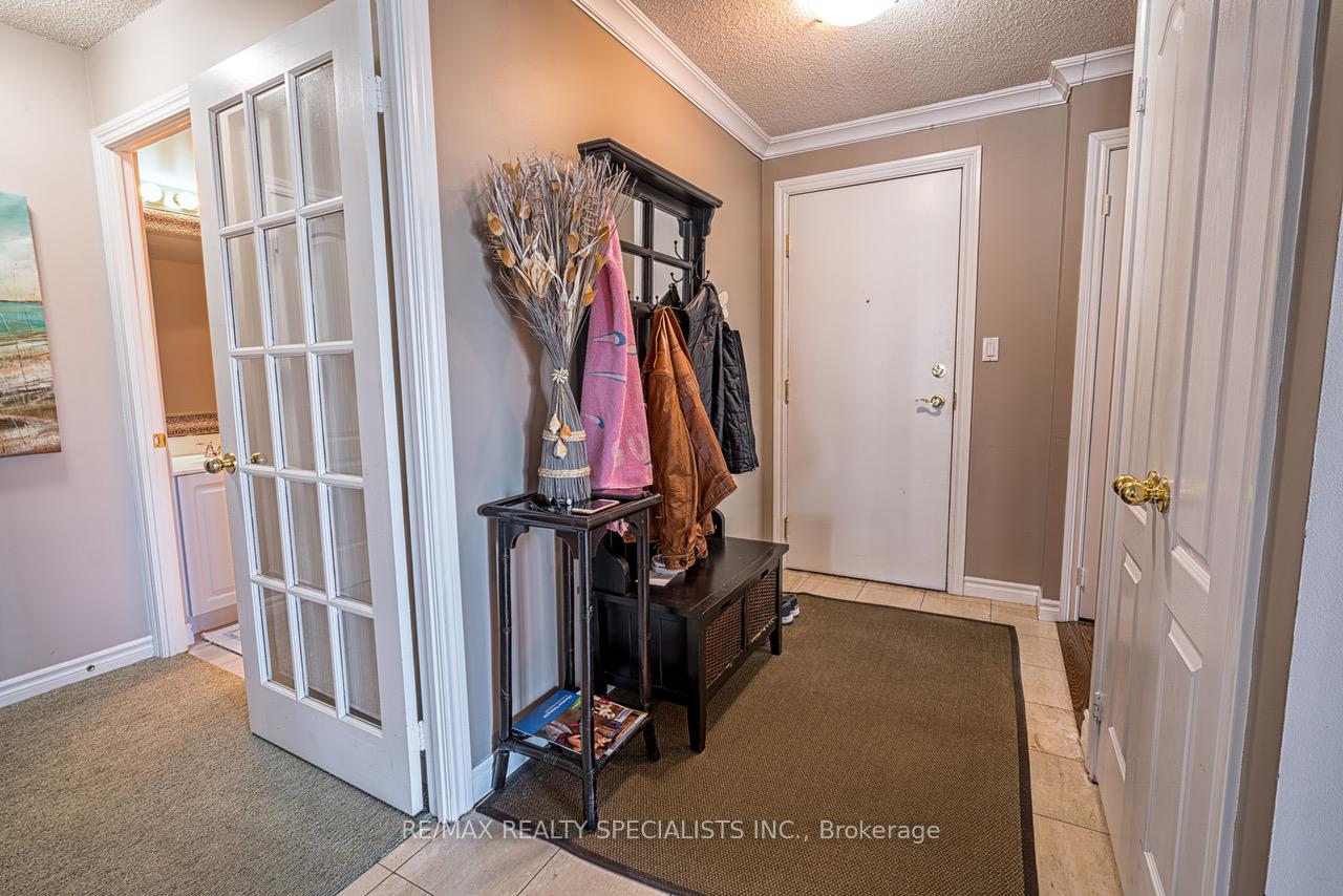 2 Bedrooms Condo at 2111 Lake Shore, Toronto For sale