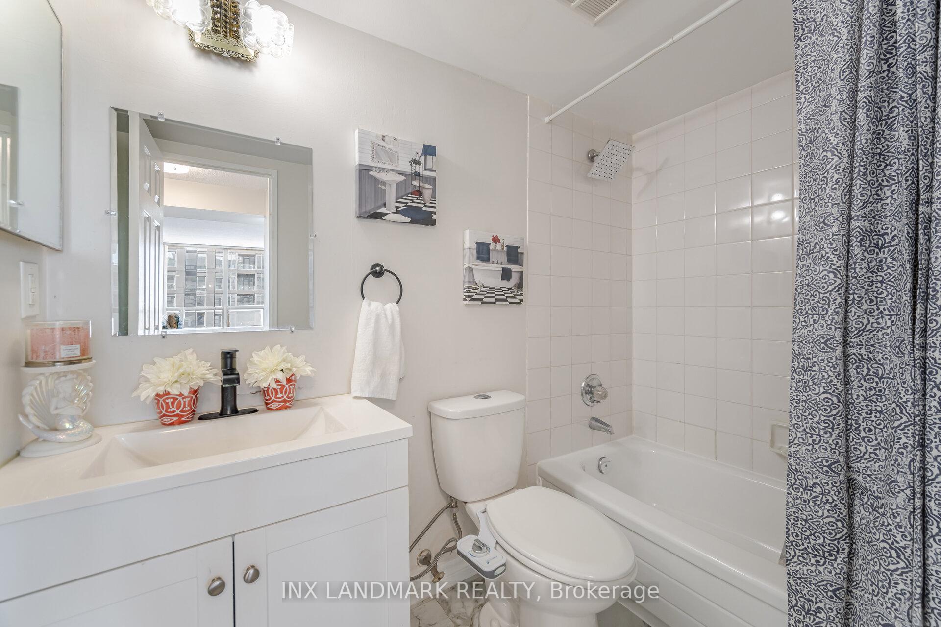 3 Bedrooms Condo at 330 Rathburn, Mississauga For sale
