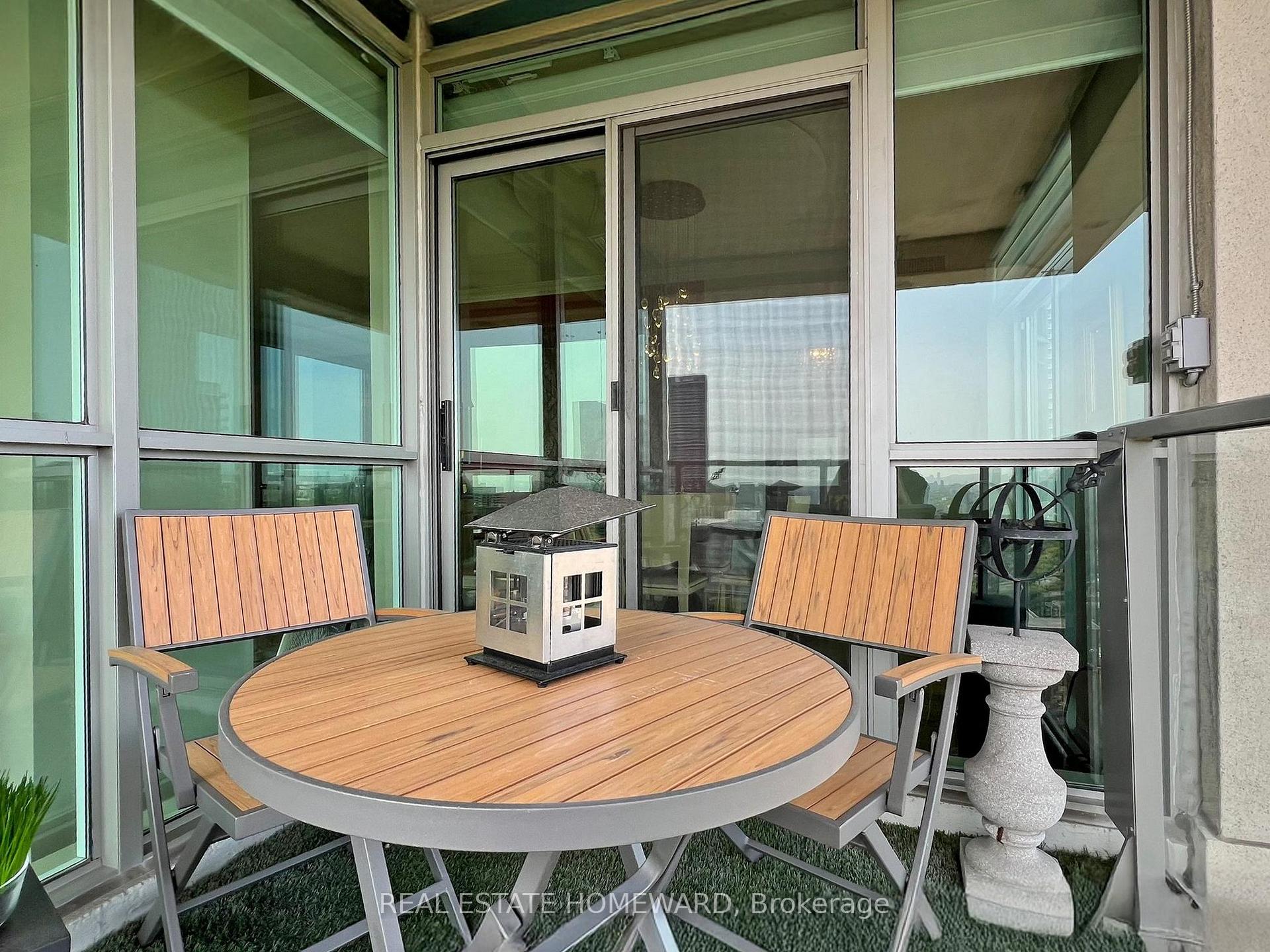 2 Bedrooms Condo at 8 Park, Toronto For sale