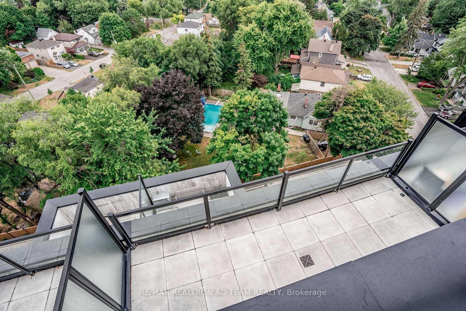3 Bedrooms Condo at 2799 Kingston,  Toronto For sale