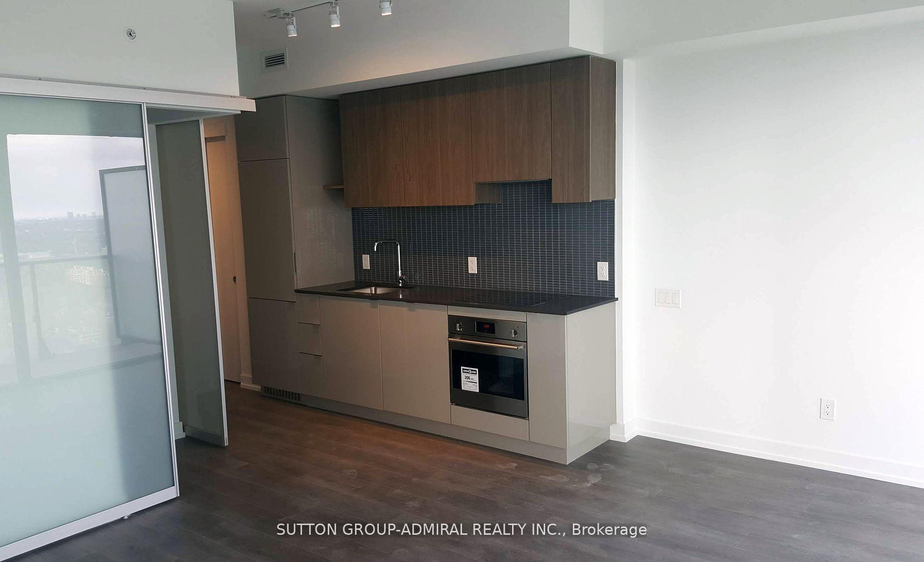 2 Bedrooms Condo at 161 Roehampton, Toronto For sale