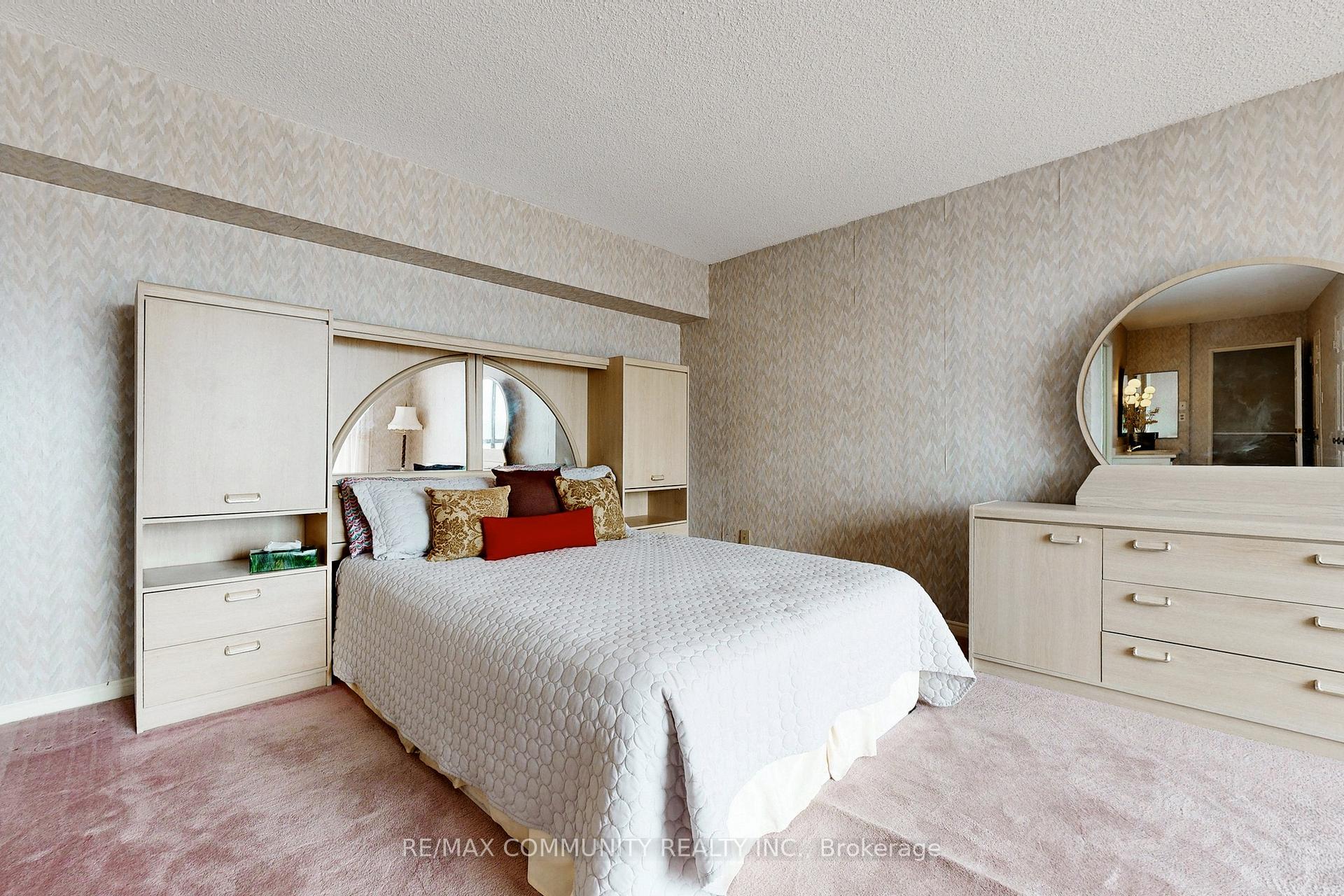 3 Bedrooms Condo at 2330 Bridletowne, Toronto For sale