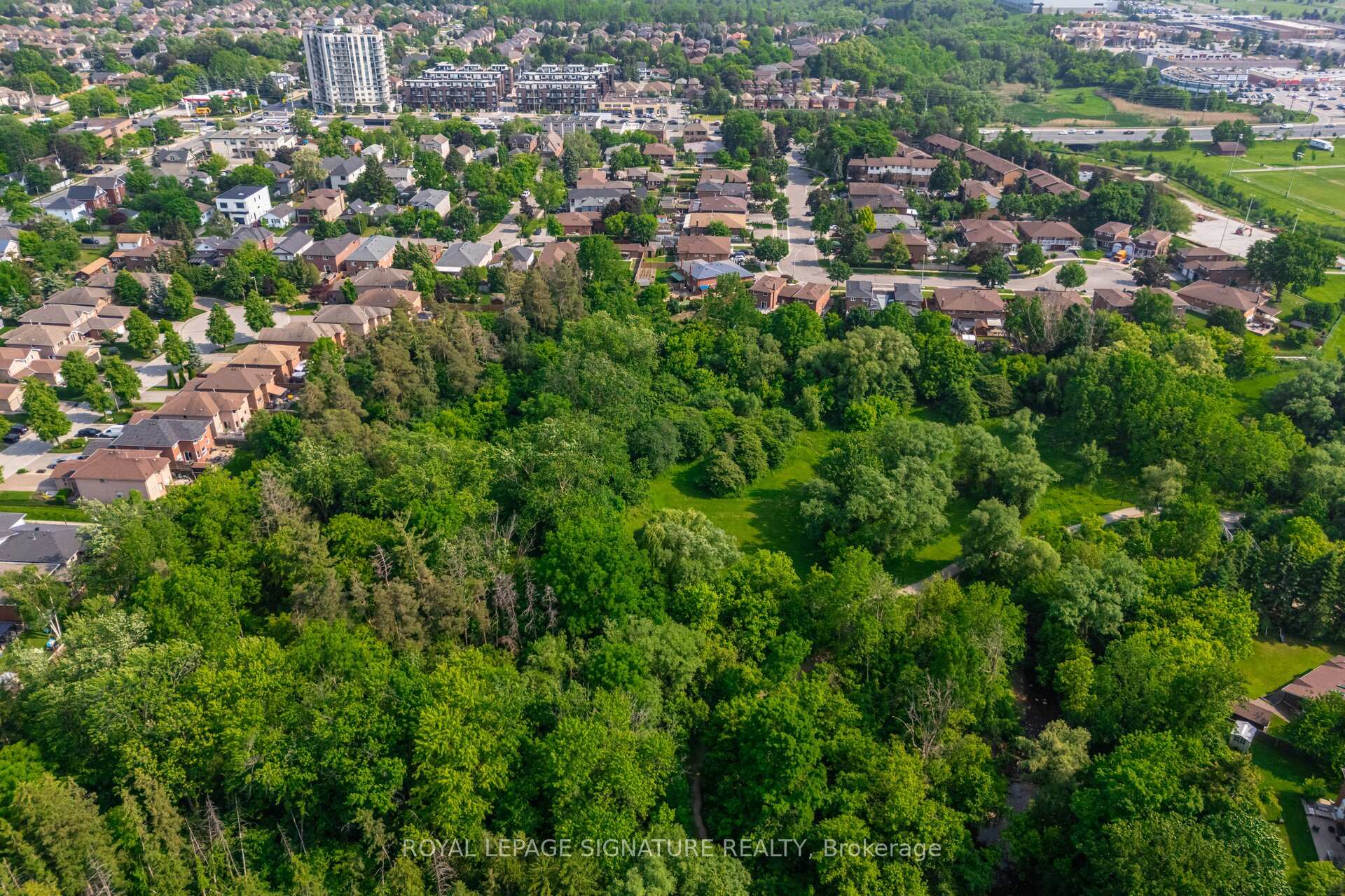 2 Bedrooms Condo at 5289 Highway 7, Vaughan For sale