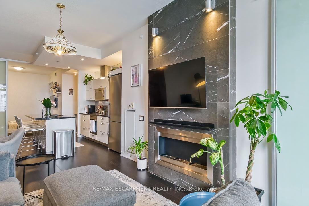 2 Bedrooms Condo at 88 Park Lawn,  Toronto For sale