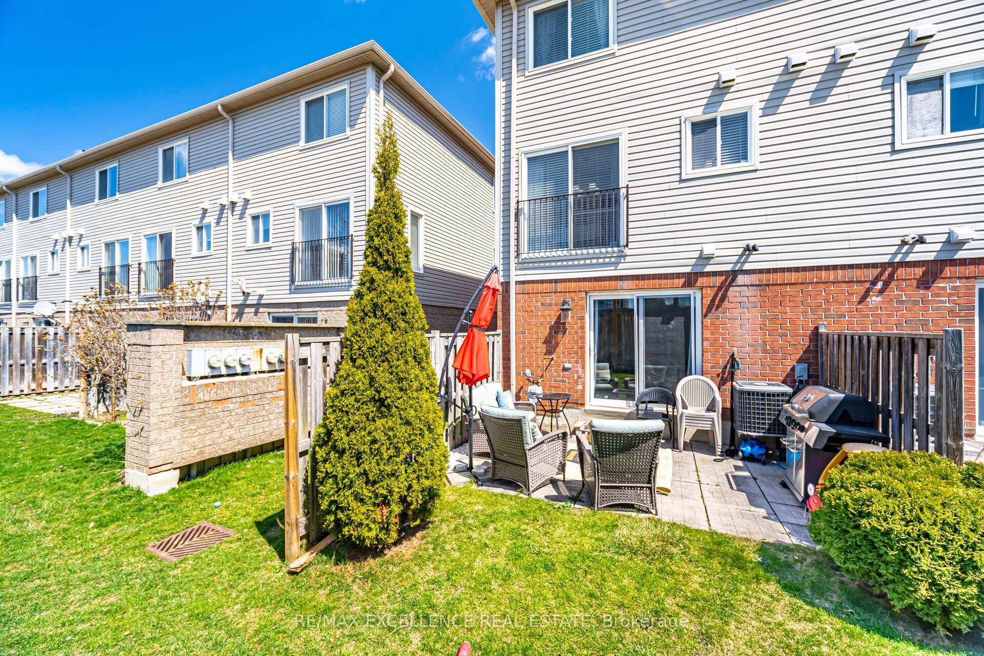 3 Bedrooms Condo at 4950 Albina, Mississauga For sale