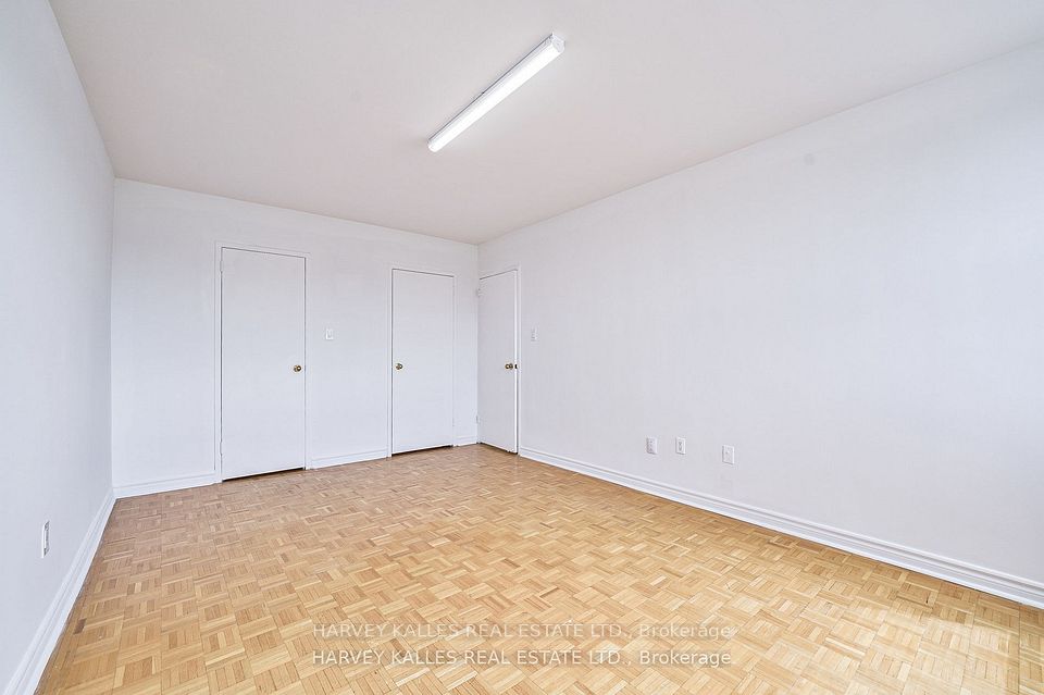 2000 Sheppard Avenue W 411
